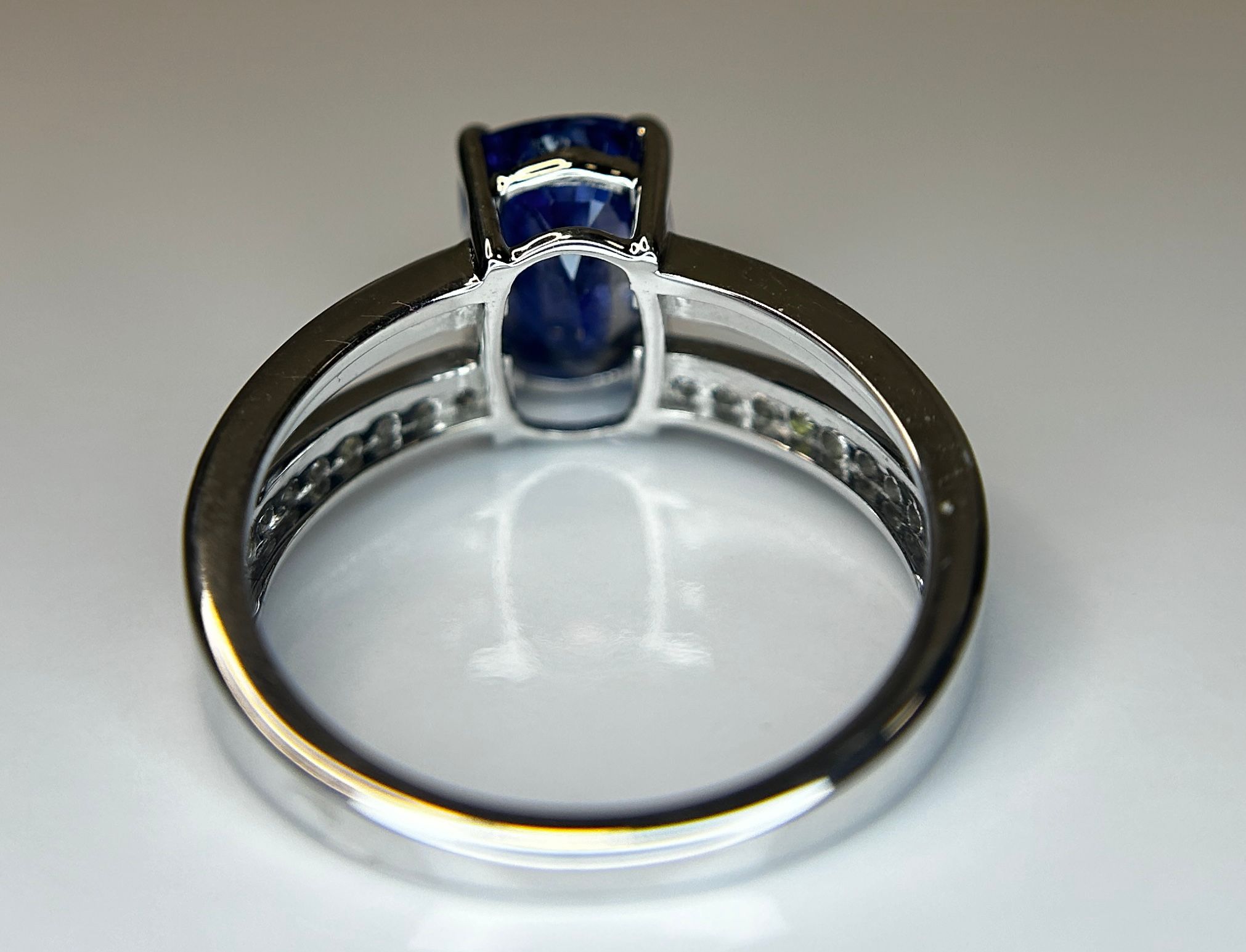 Beautiful 3.16 CT Natural Ceylon Cornflour Blue Sapphire Diamonds & 18k Gold