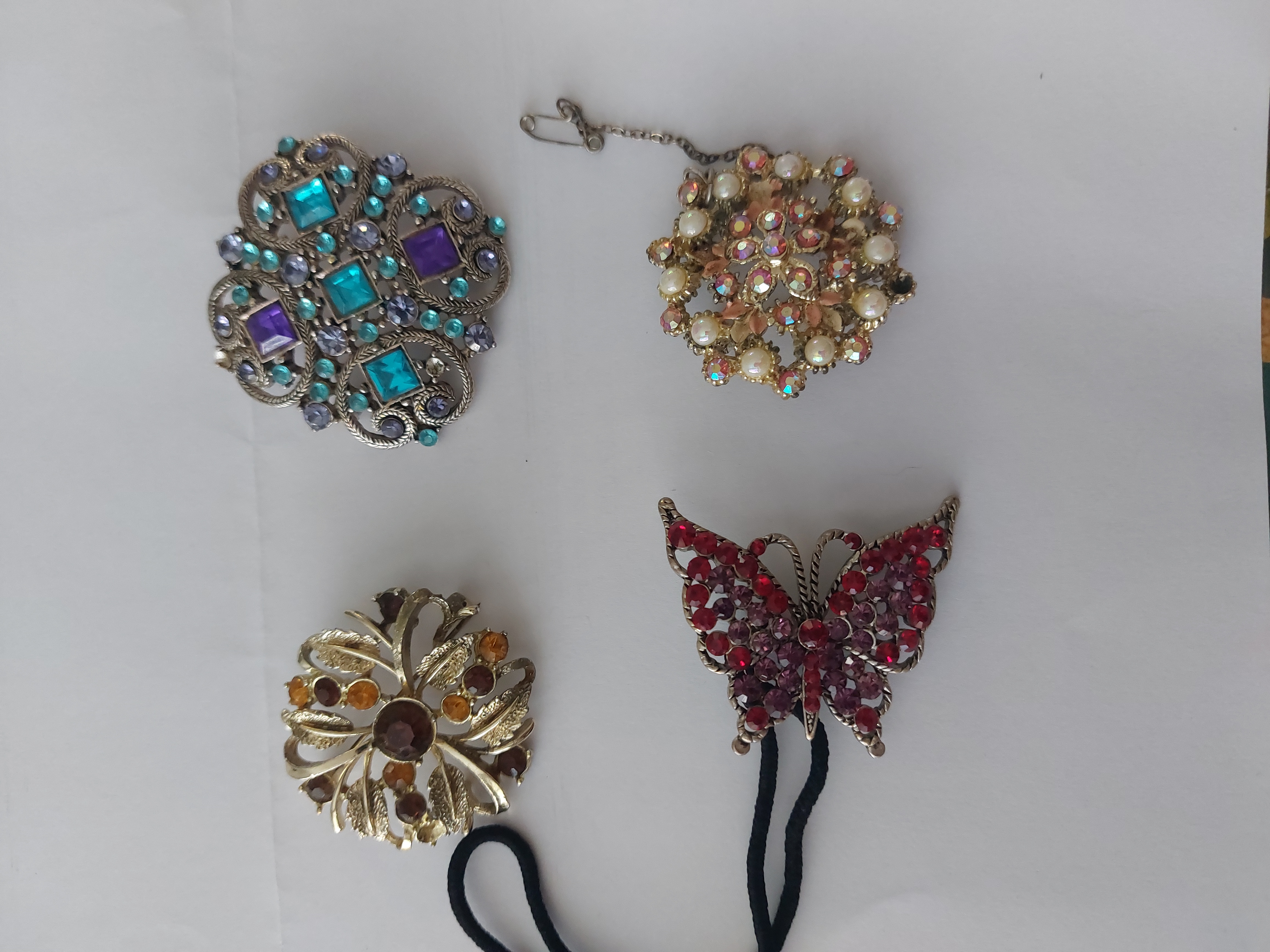 Vintage Brooches and Necklet