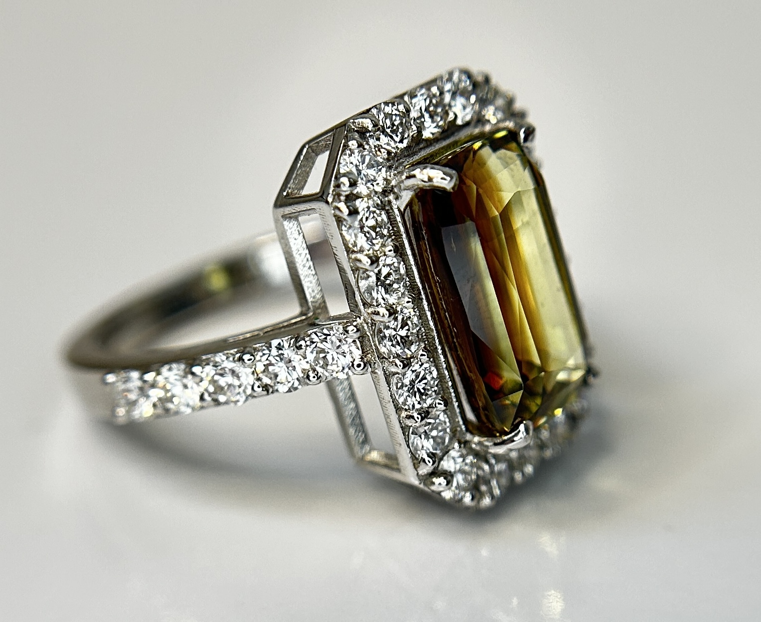 GIA Certified Natural Rare Alexandrite Ring 5.07ct With 1.38ct Diamond & 18k White Gold