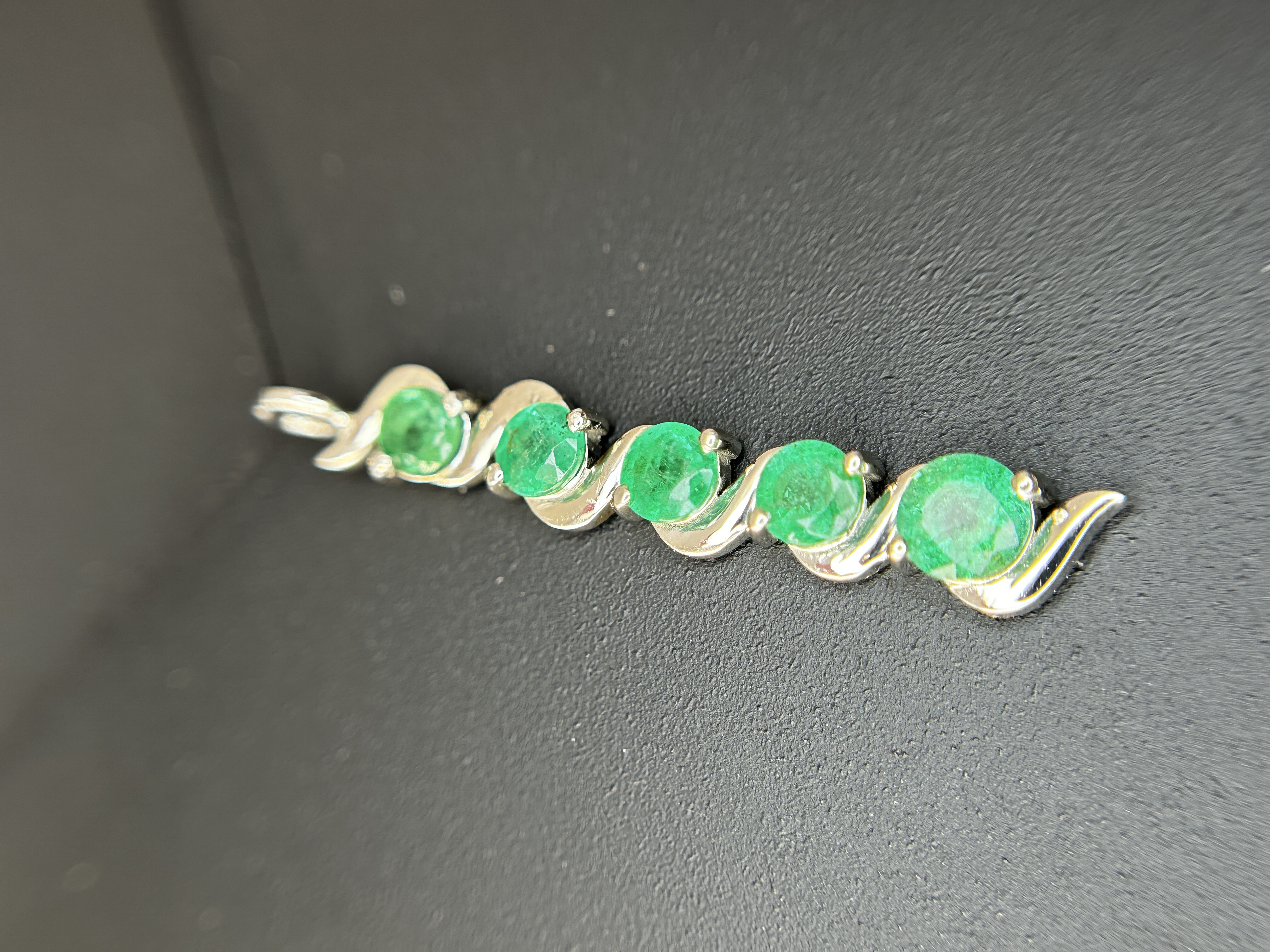 Beautiful 1.17ct Natural Emerald Pendant With Platinum 950