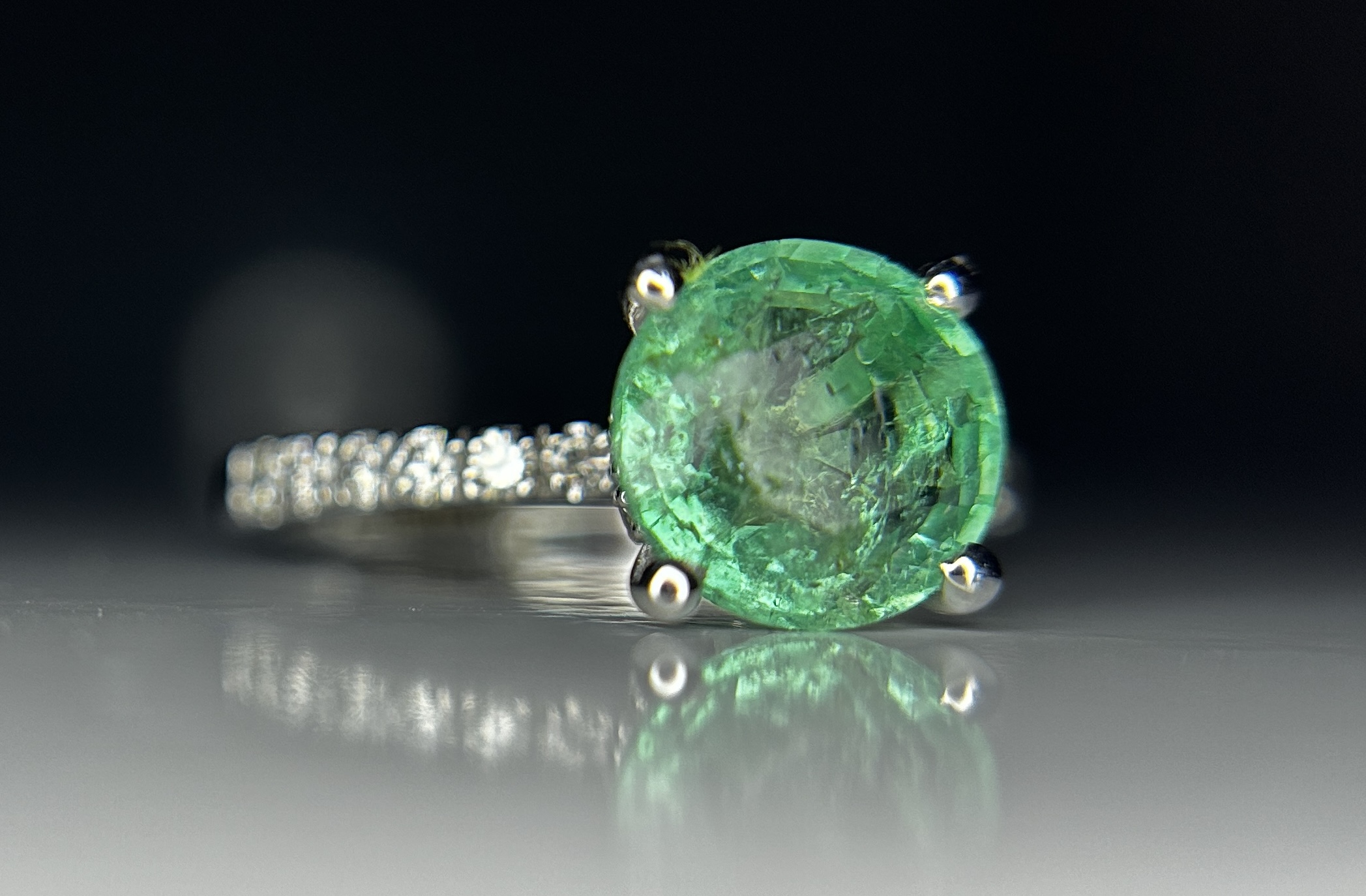 Beautiful 1.84 ct Natural Emerald With Natural Diamonds & 18k Gold