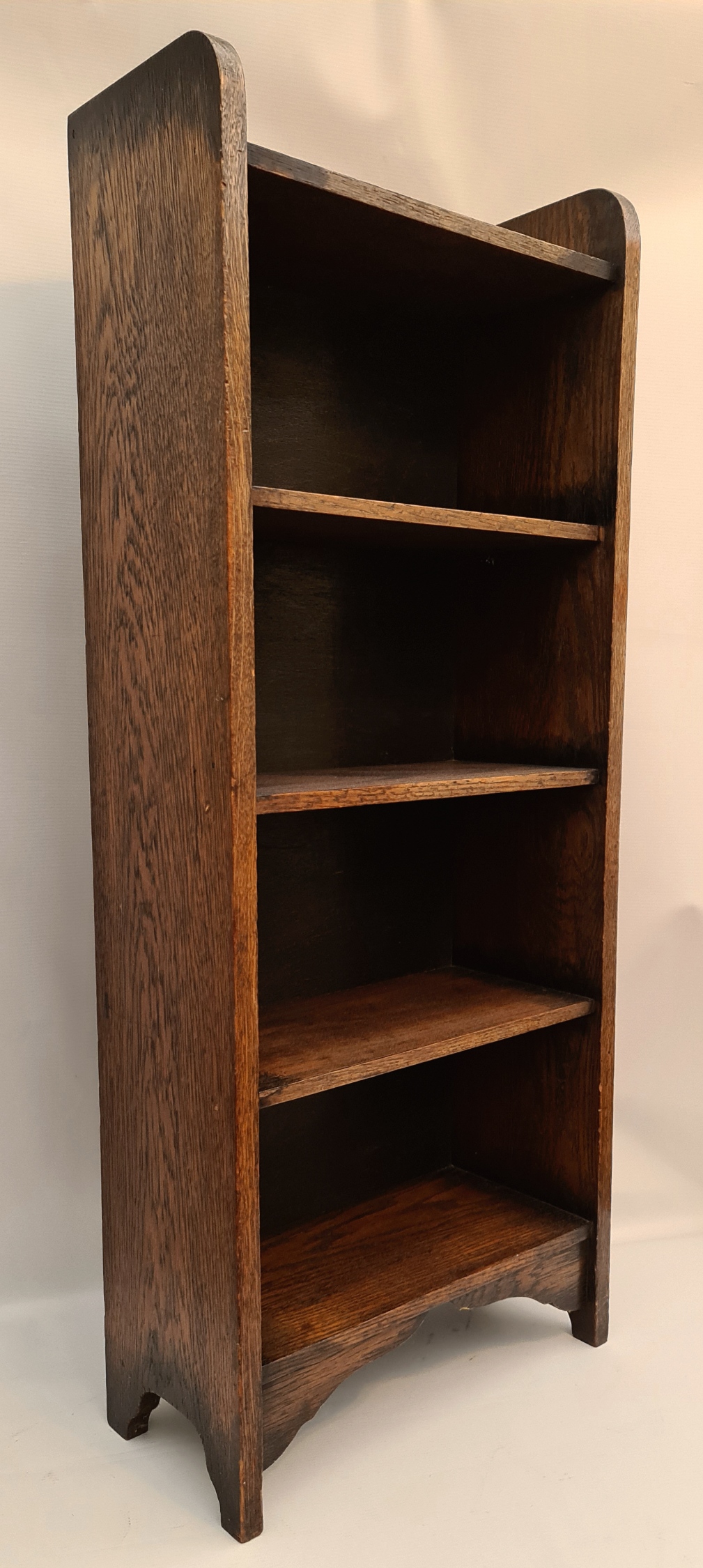 Vintage Oak Bookcase 42 inches tall Vintage Oak Bookcase 42 inches tall by 18 inches wide.Part
