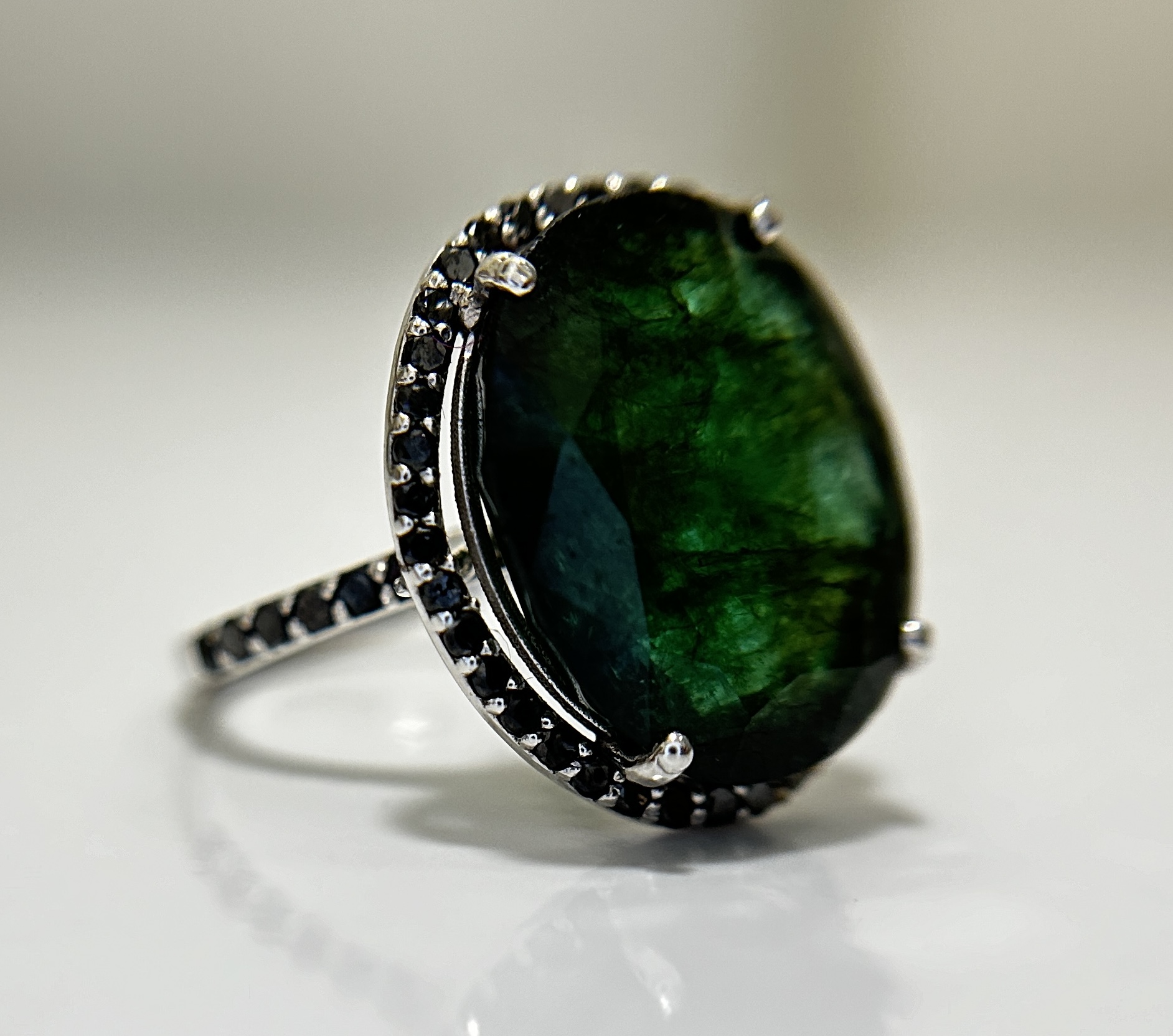 Beautiful Natural Emerald 11ct With Natural Black Diamonds & 18k Gold