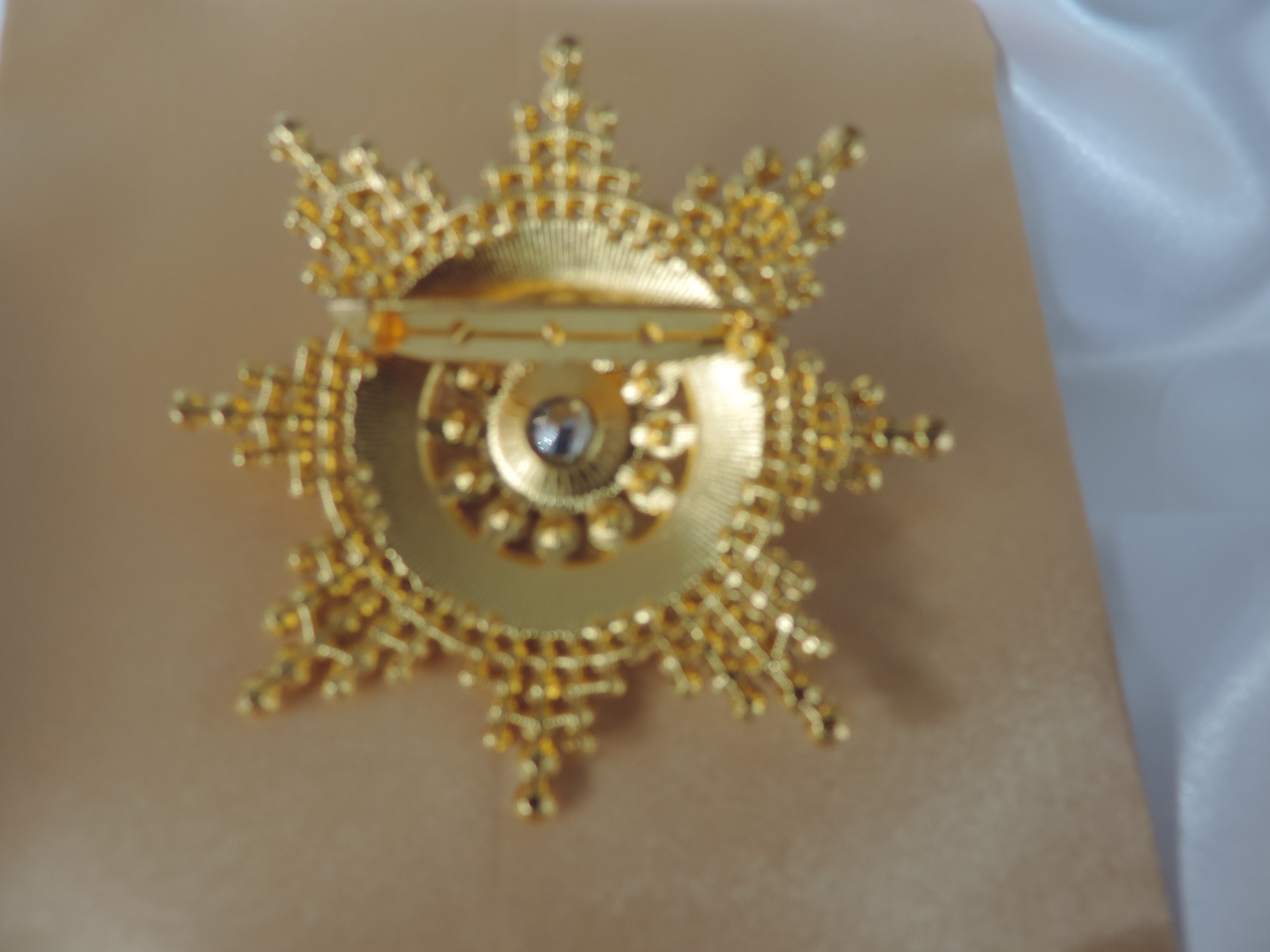 Green & White Crystal Starburst Brooch 7cmx7cm