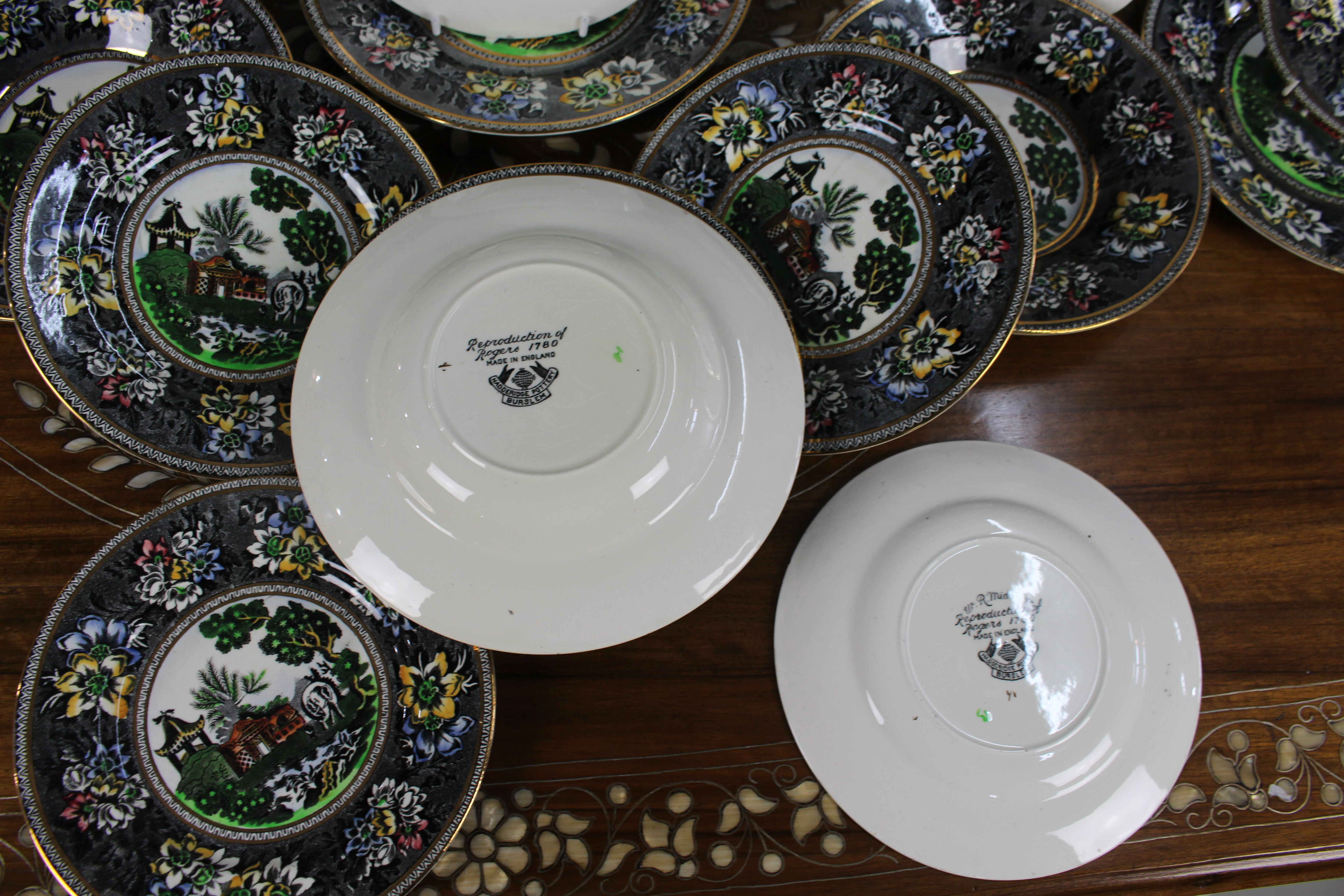 Hatterbridge Pottery Chinoiseries Rogers 20-Piece Dinner Service