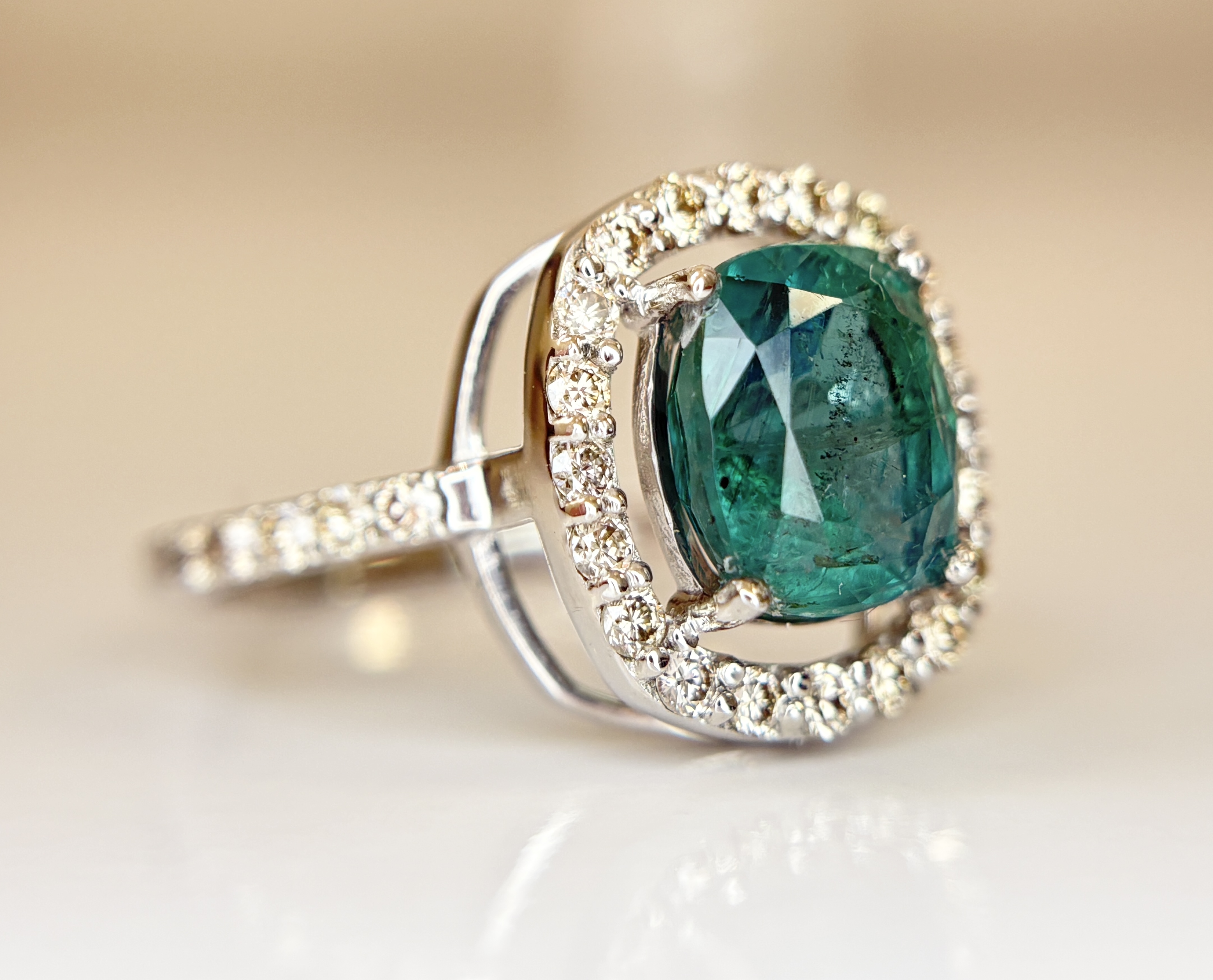 Beautiful 2.25 CT Natural Emerald Ring With Natural Diamonds & Platinum 950