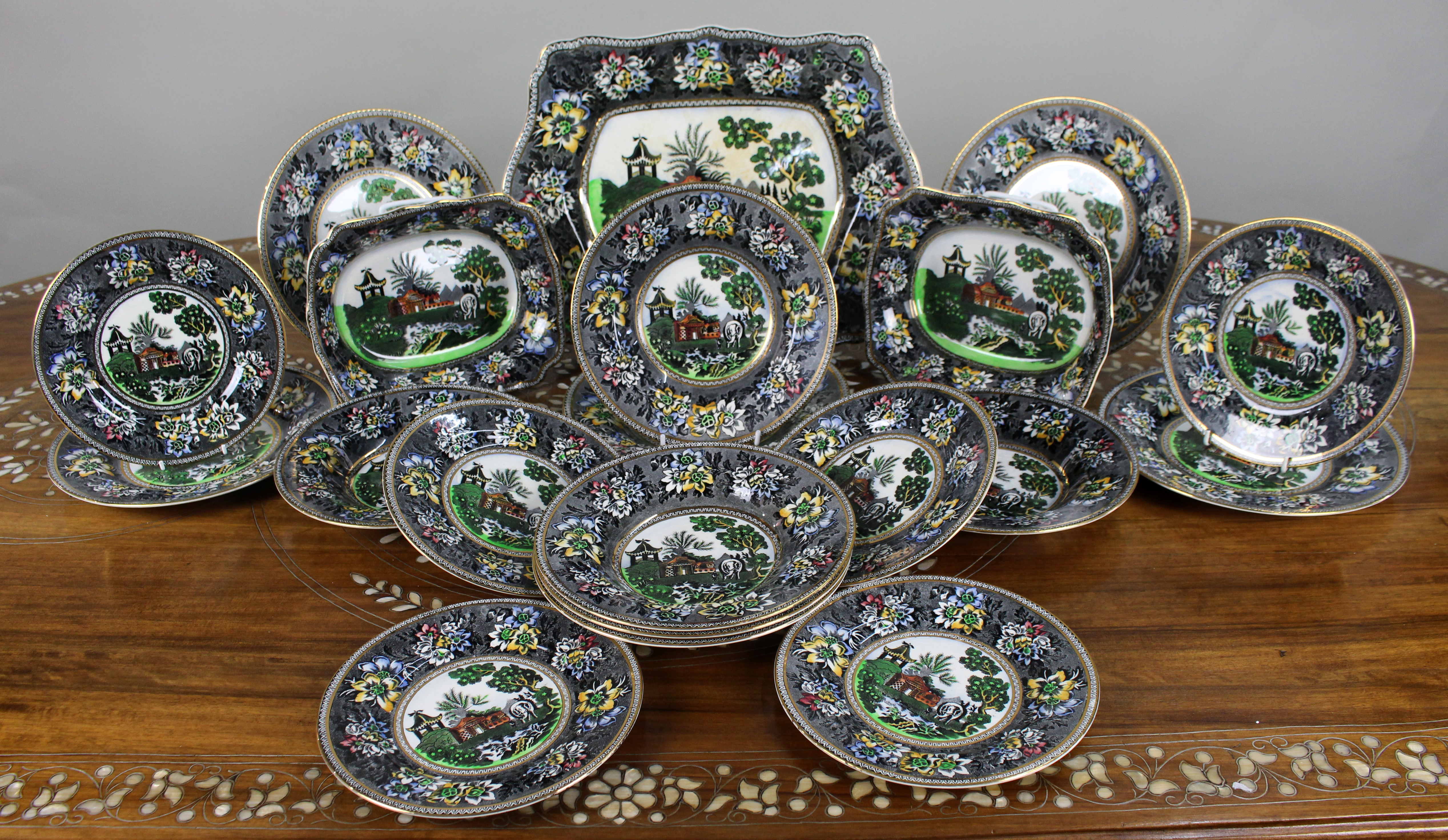 Hatterbridge Pottery Chinoiseries Rogers 20-Piece Dinner Service