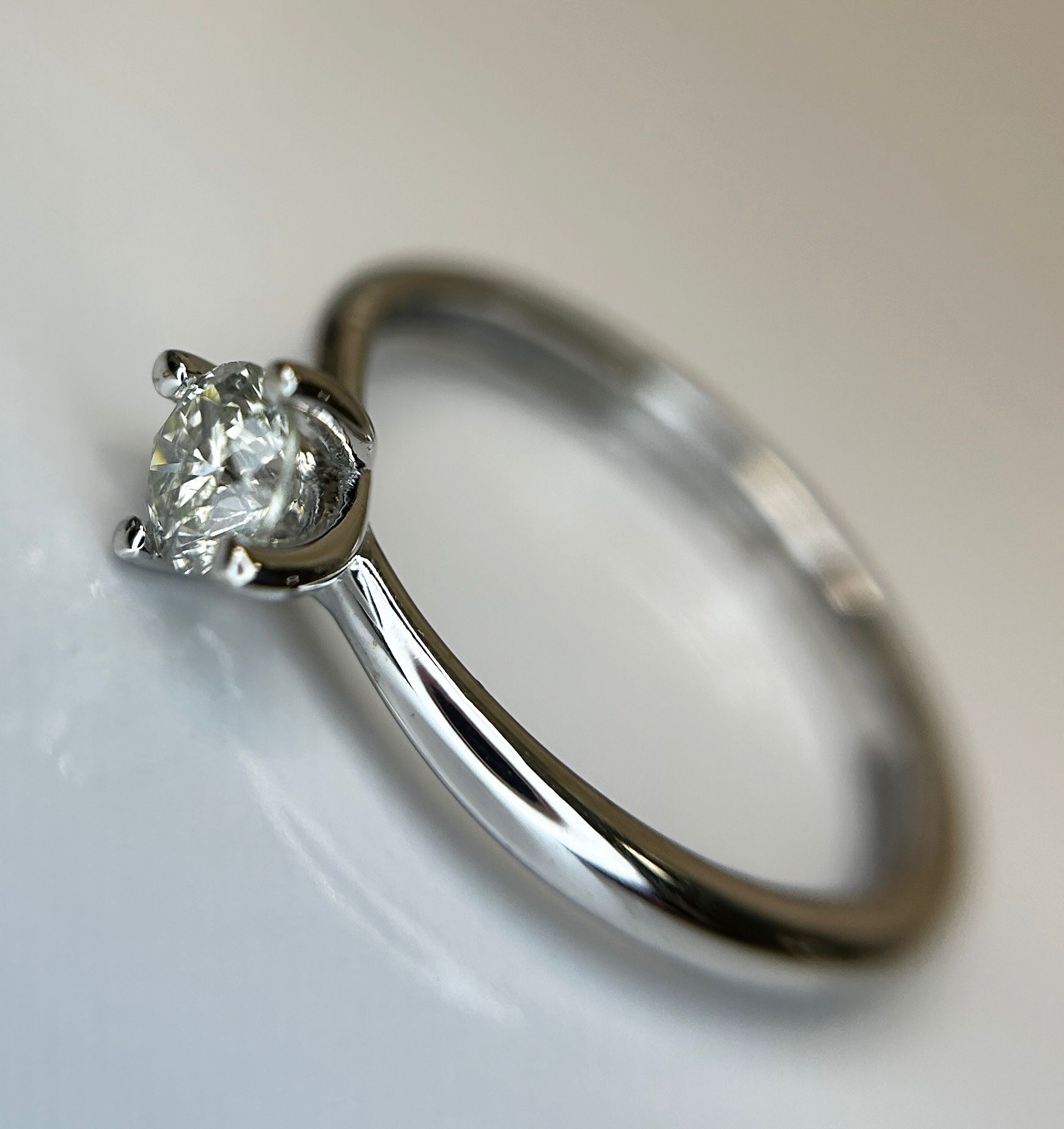 Beautiful Natural 0.42CT S1 Diamond Ring With 18k Gold