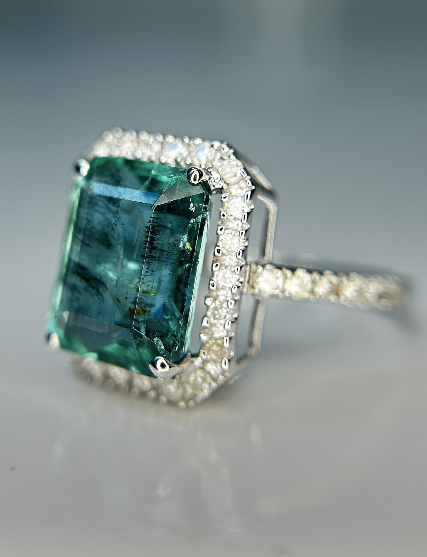 Beautiful Natural Emerald 4.27 CT With Natural Diamonds & 18k Gold
