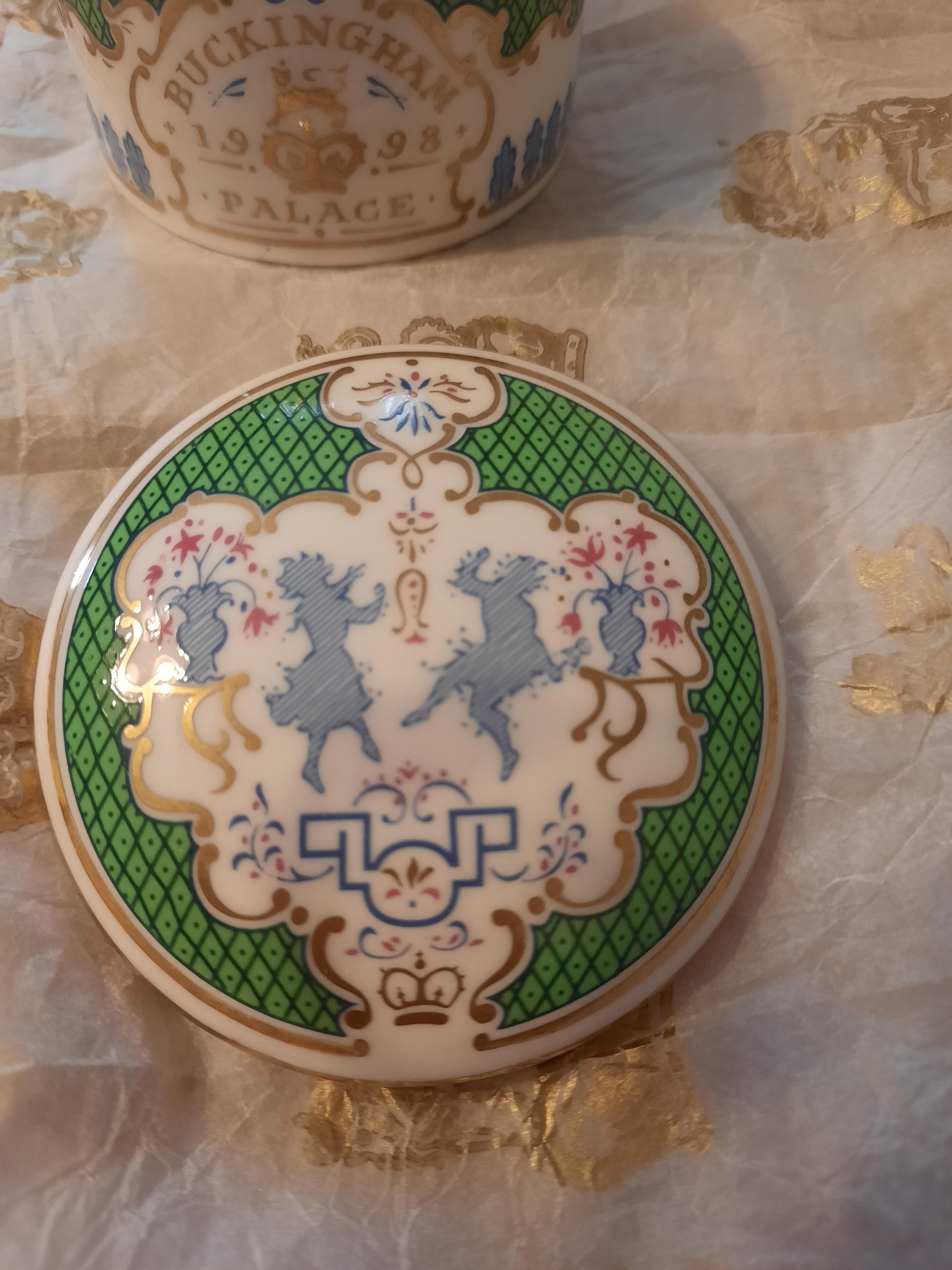 Collectible Buckingham Palace Pill/Trinket Box