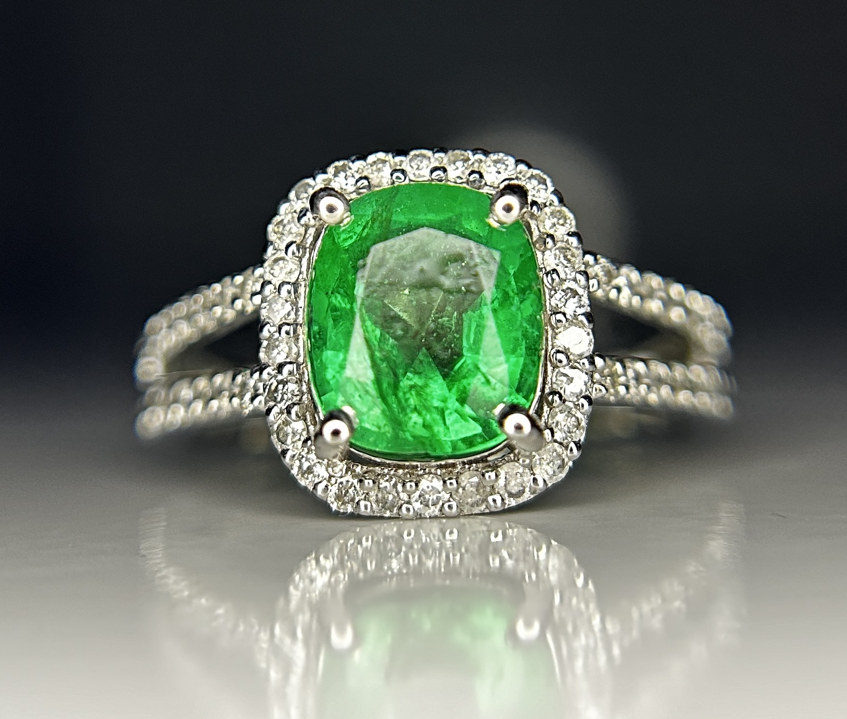 Beautiful 1.64 ct Natural Emerald With Natural Diamonds & 18k Gold