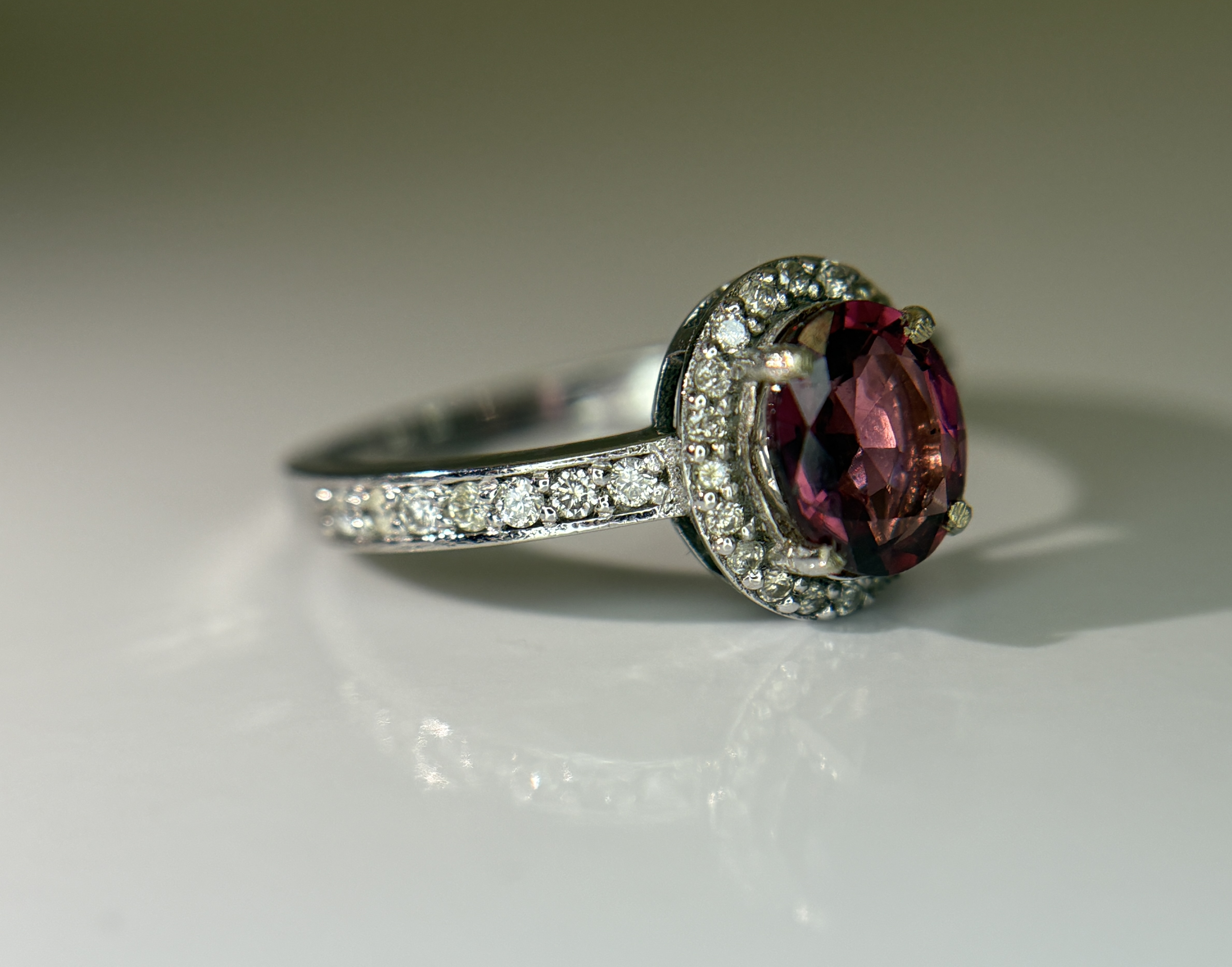 Beautiful Natural 1.00 Ct Spinel Ring With Diamonds and 18k Gold