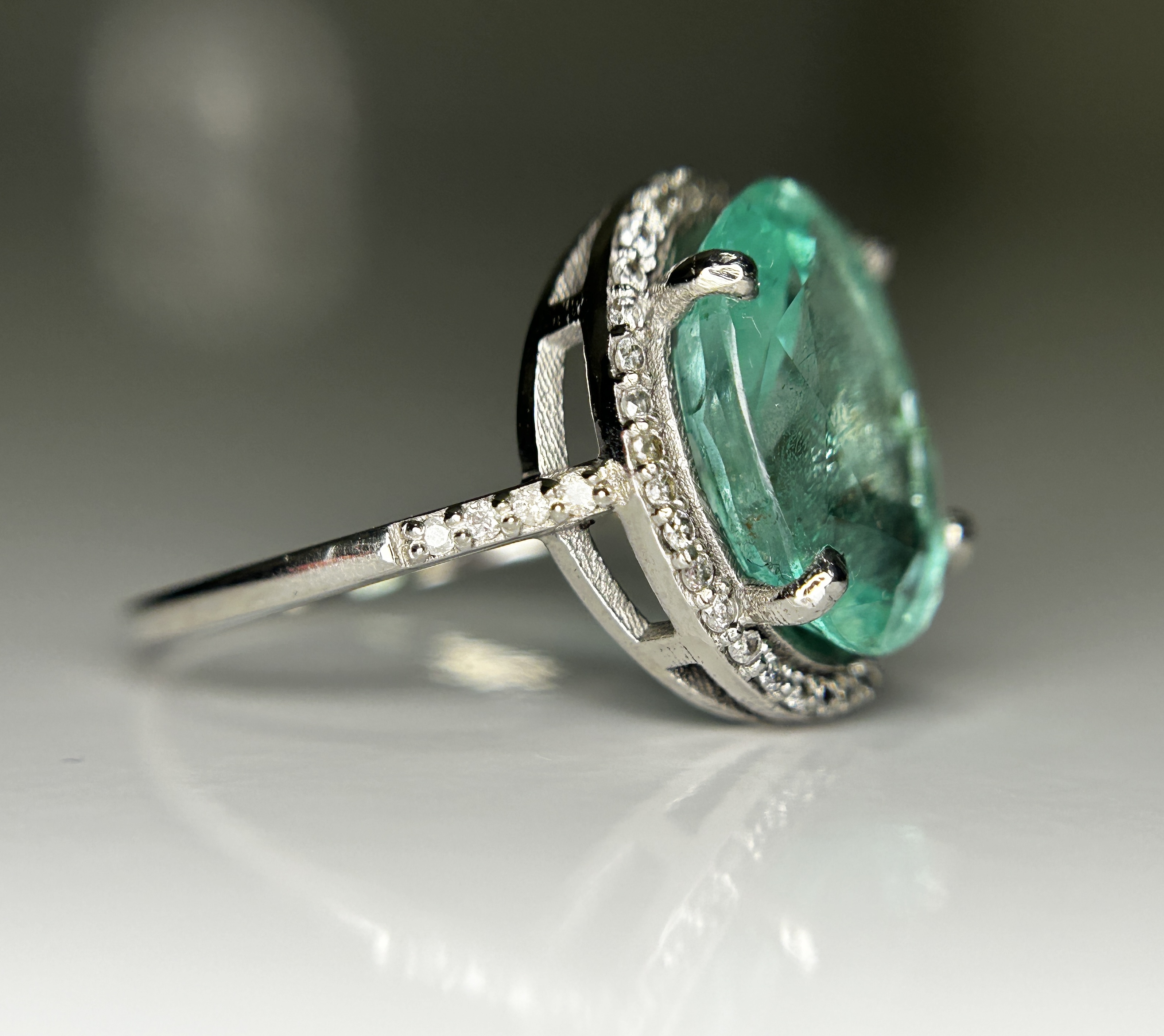 Beautiful 4.15CT Untreated Natural Columbian Emerald Ring, Diamonds & 18k Gold