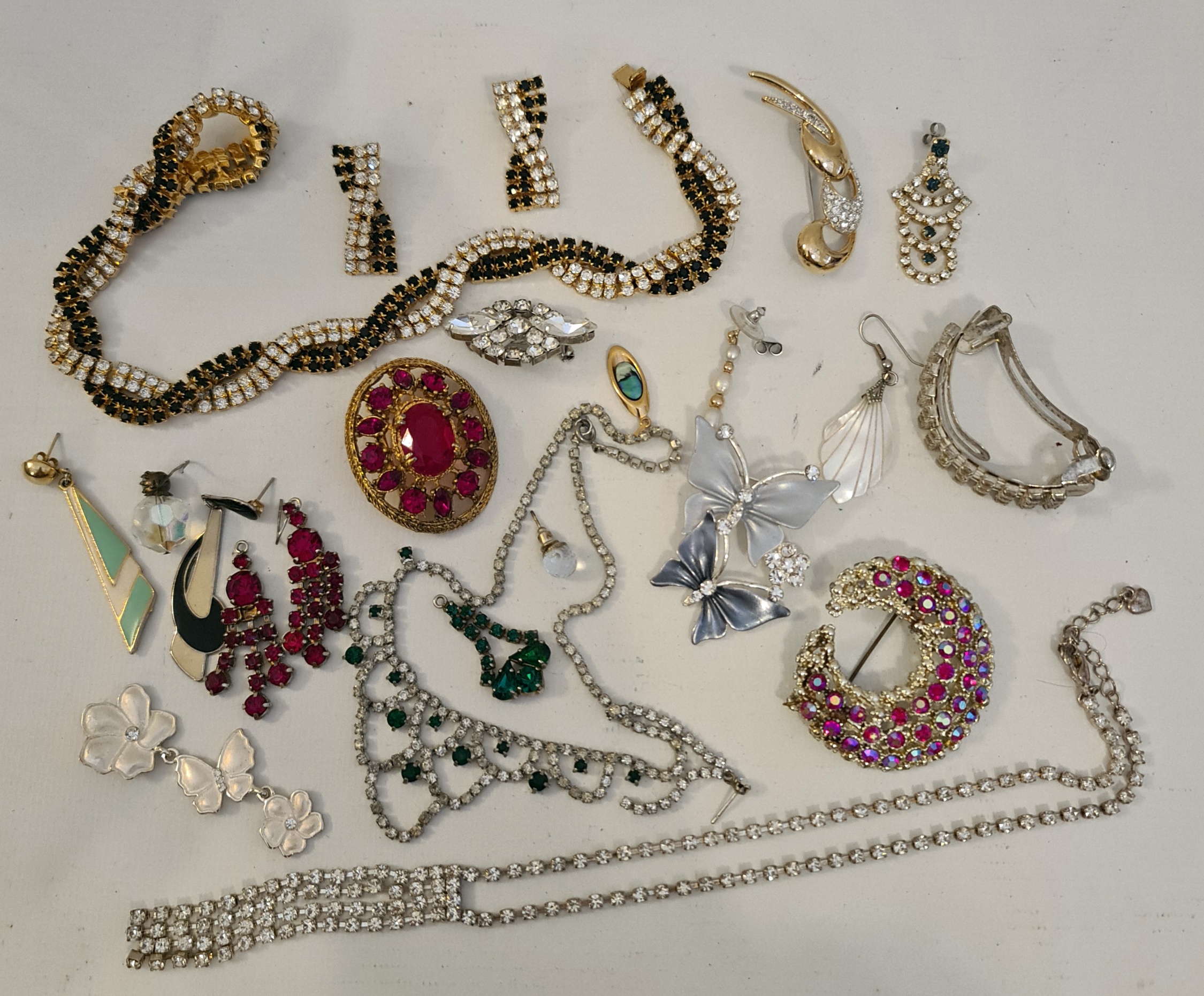 Parcel of Costume Jewellery Brooches Pendants Necklaces Bracelets Parcel of Costume Jewellery