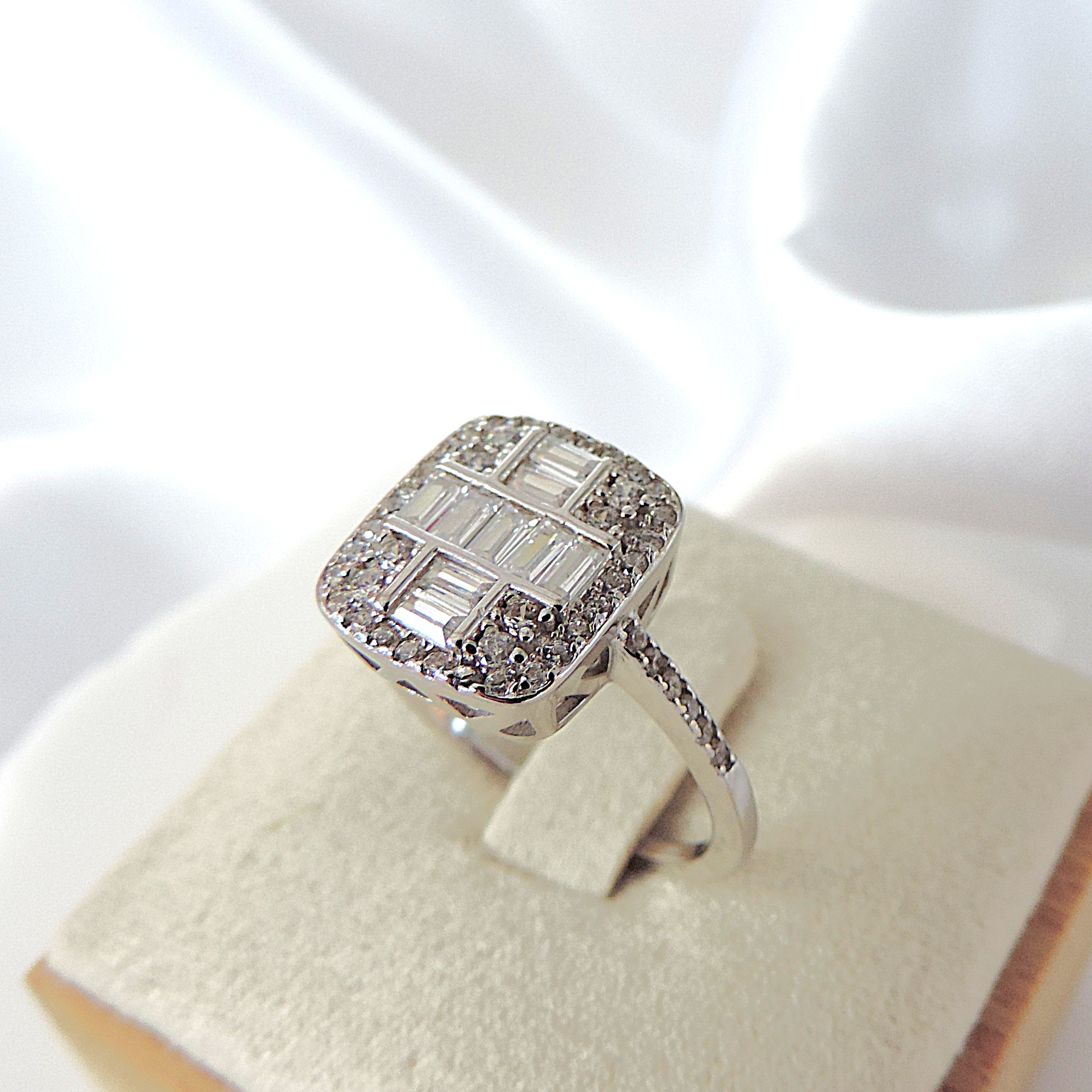 925 Silver White Zircon Gemstone Ring 'New'