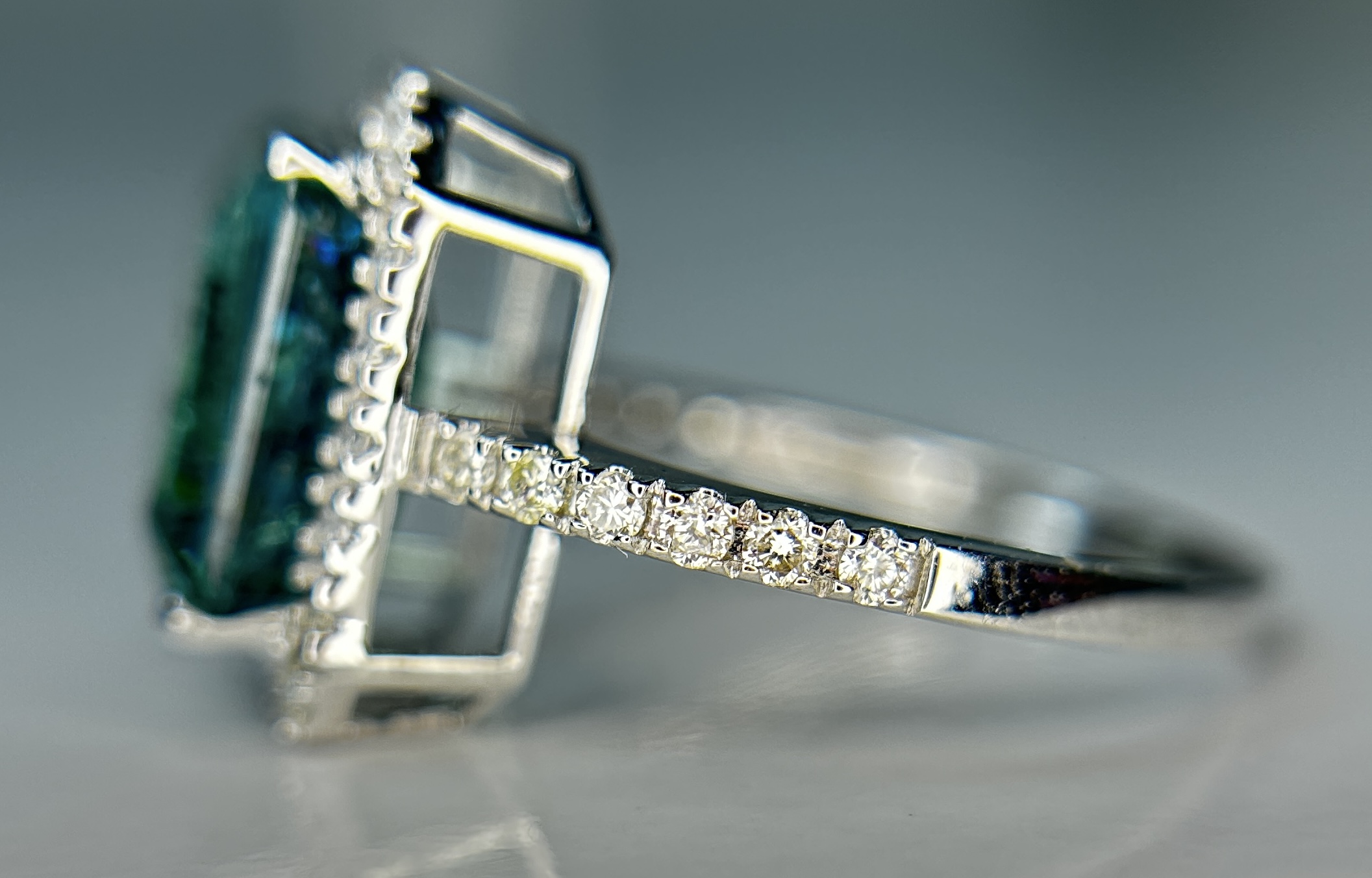 Beautiful Natural Emerald 4.27 CT With Natural Diamonds & 18k Gold