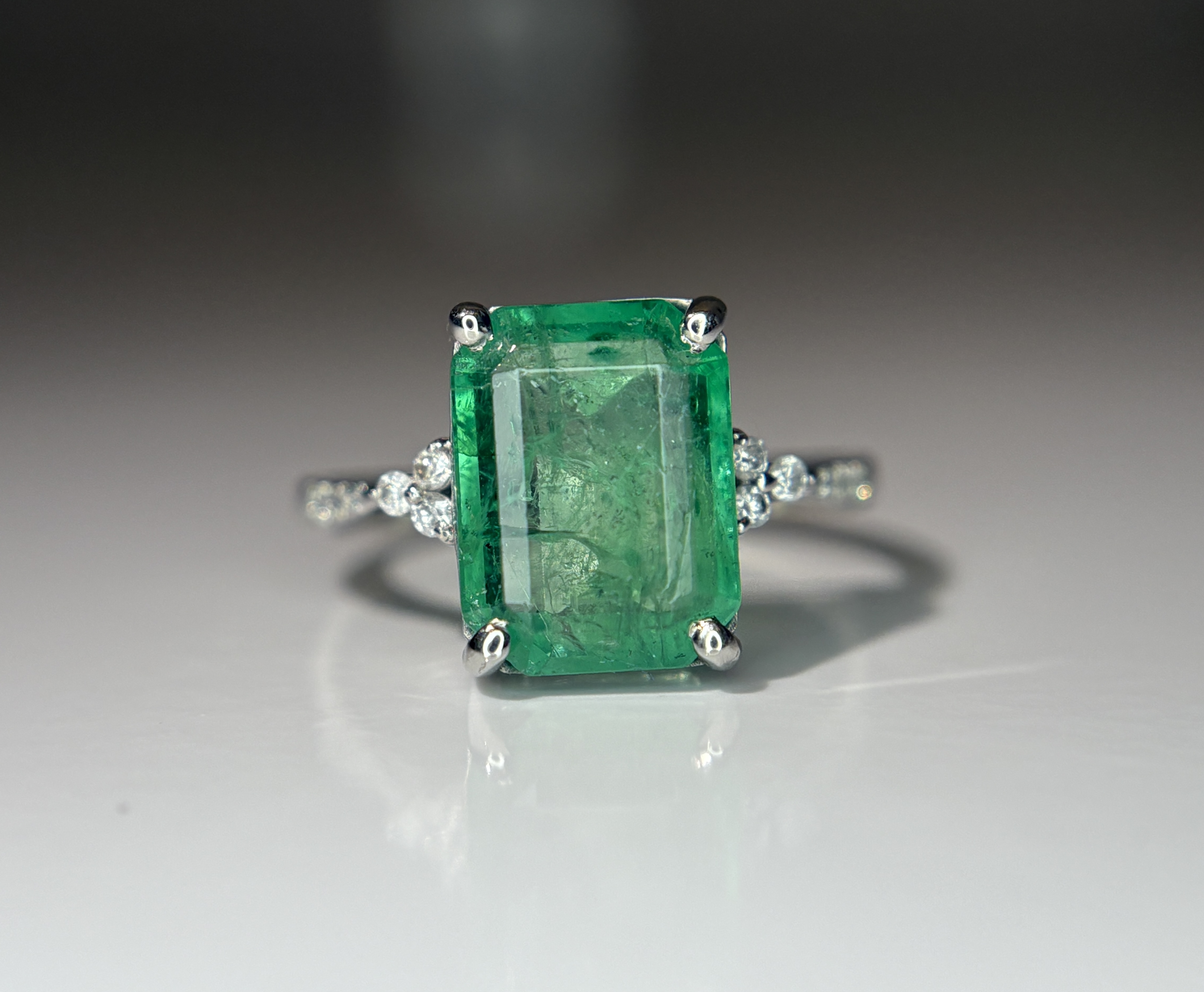 Beautiful 3.15 CT Natural Emerald Ring With Natural Diamonds & Platinum 950