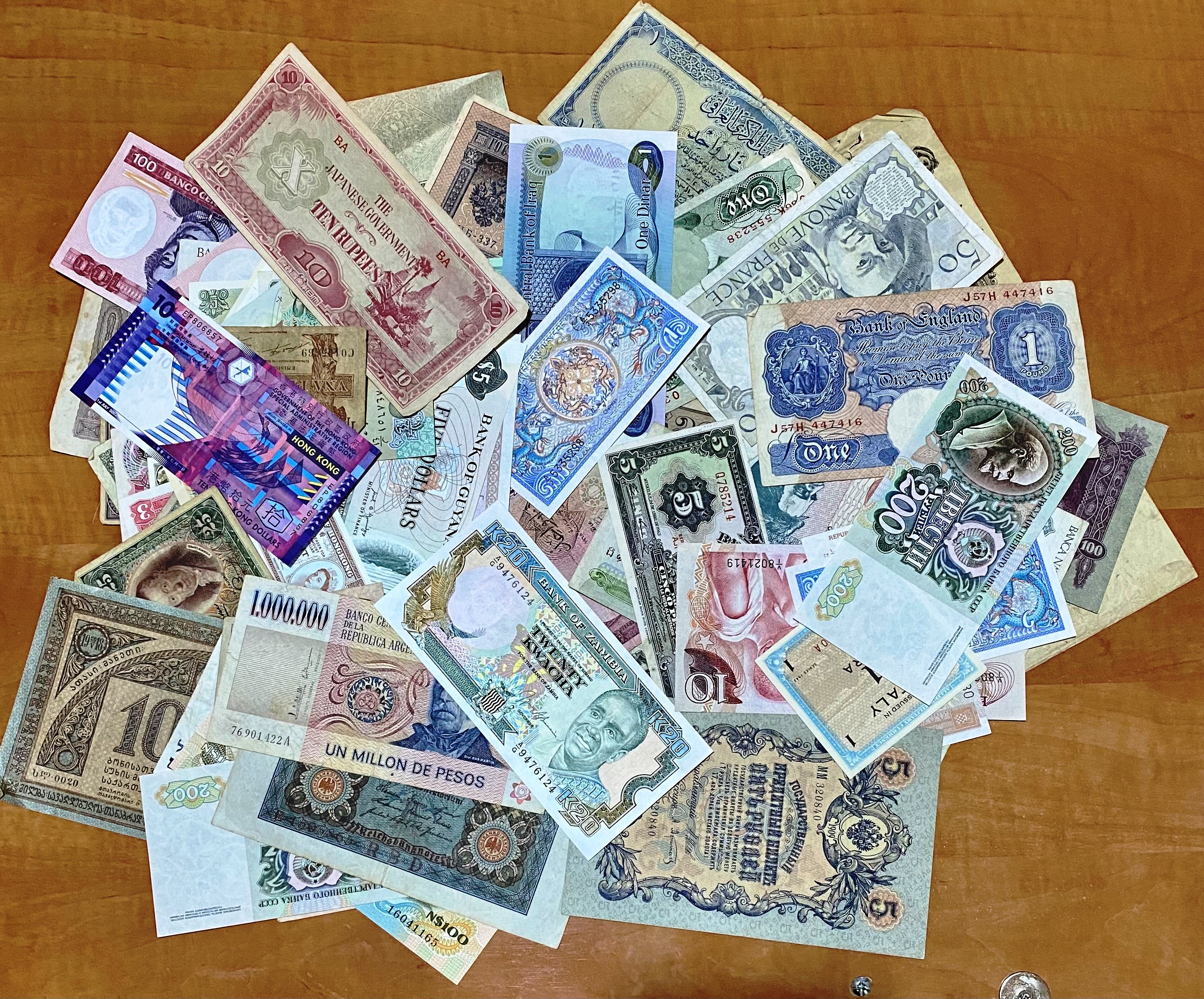 100+ World Banknotes