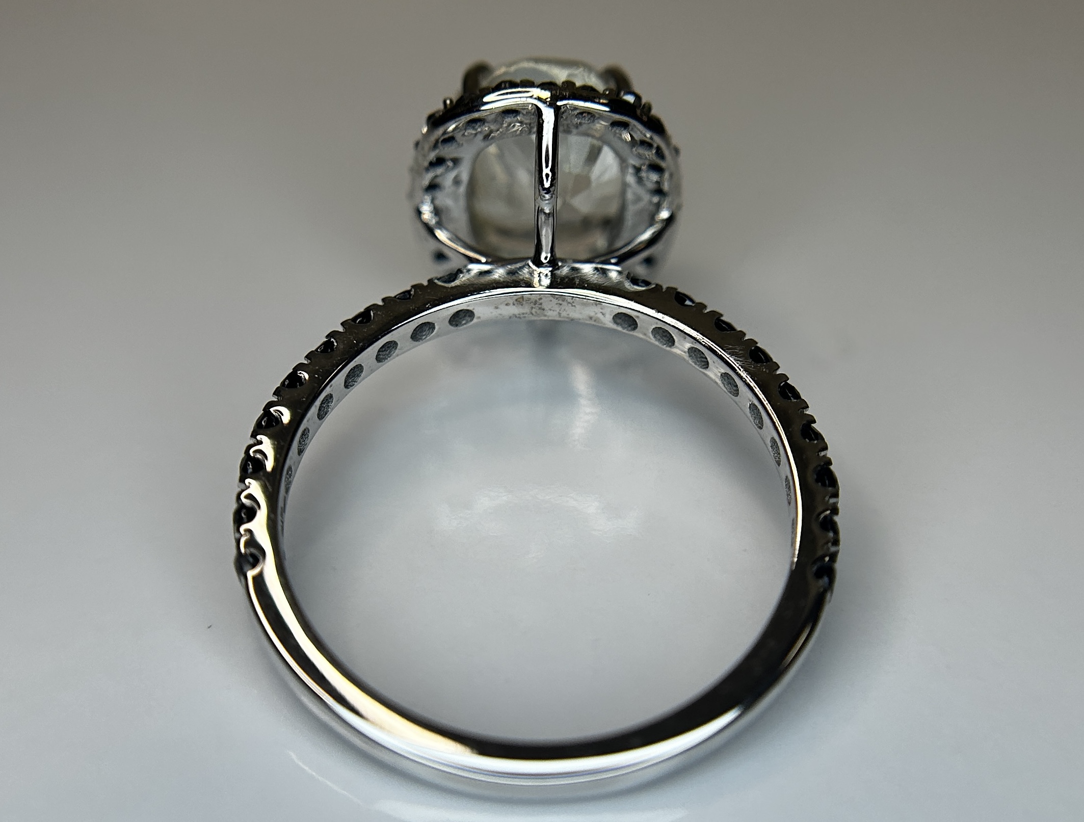 Beautiful 3.15CT Natural Ceylon White Sapphire W Natural Diamonds & 18k Gold