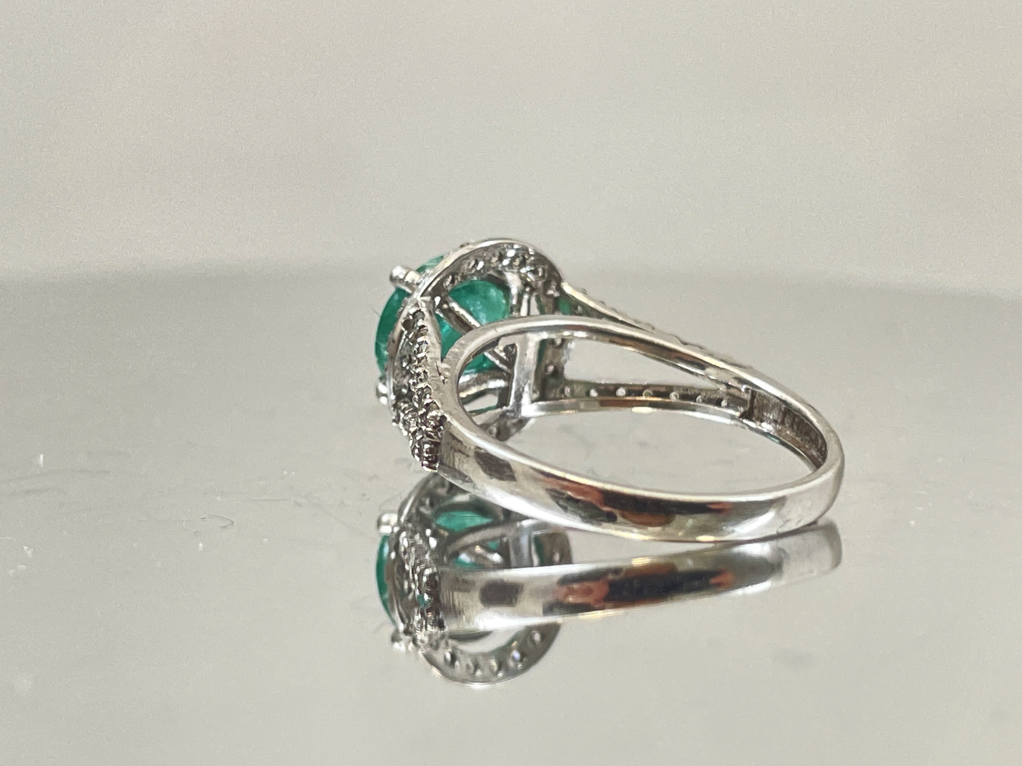 Beautiful 1.96Ct Natural Emerald With Natural Diamonds & 18k Gold