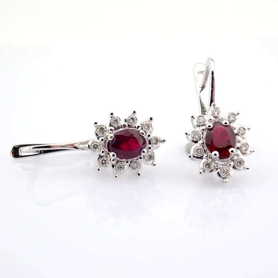 Natural Diamond 18K White Gold Earring