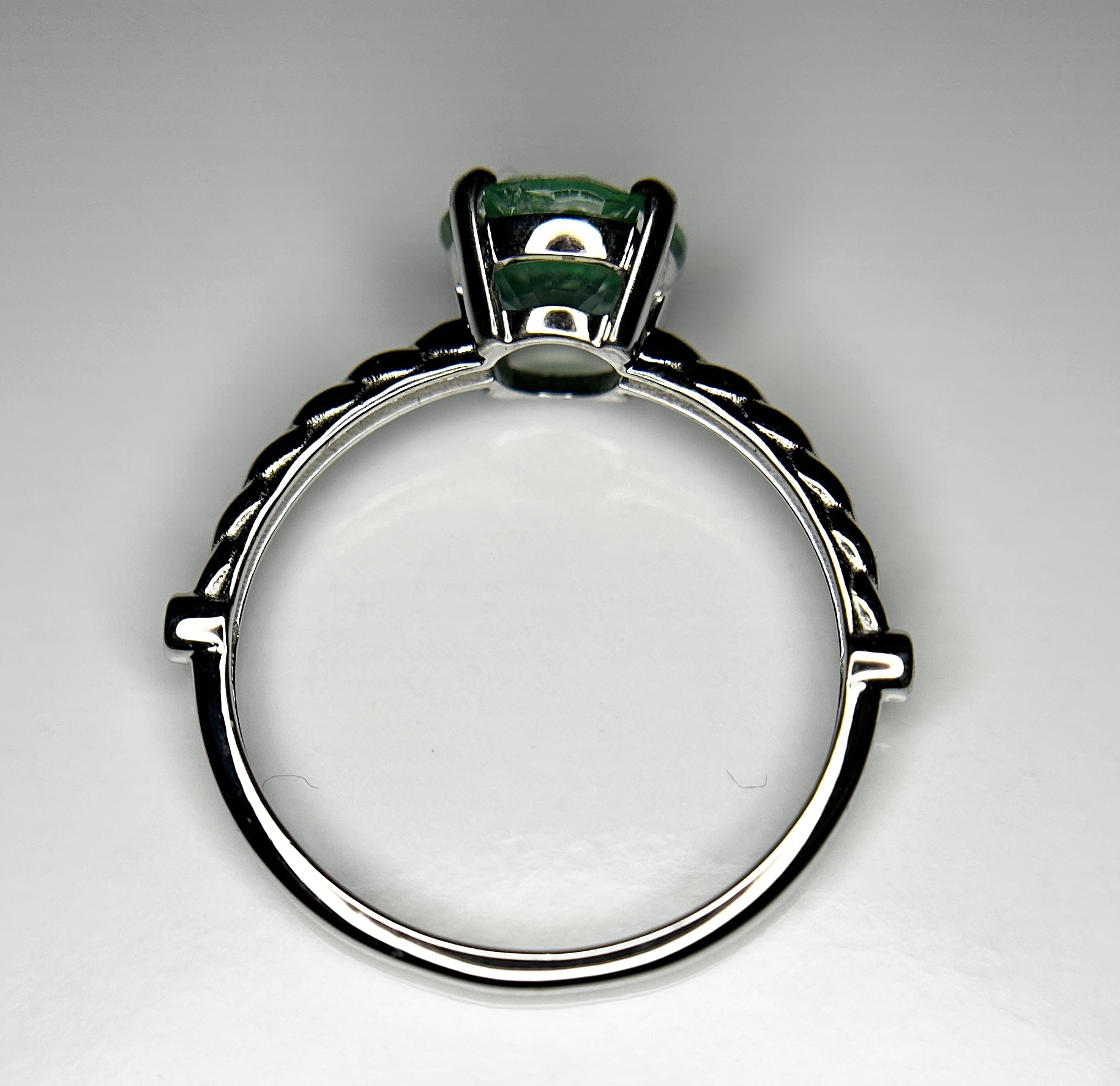 Beautiful 1.35ct Natural Emerald With Natural Diamonds & 18k Gold