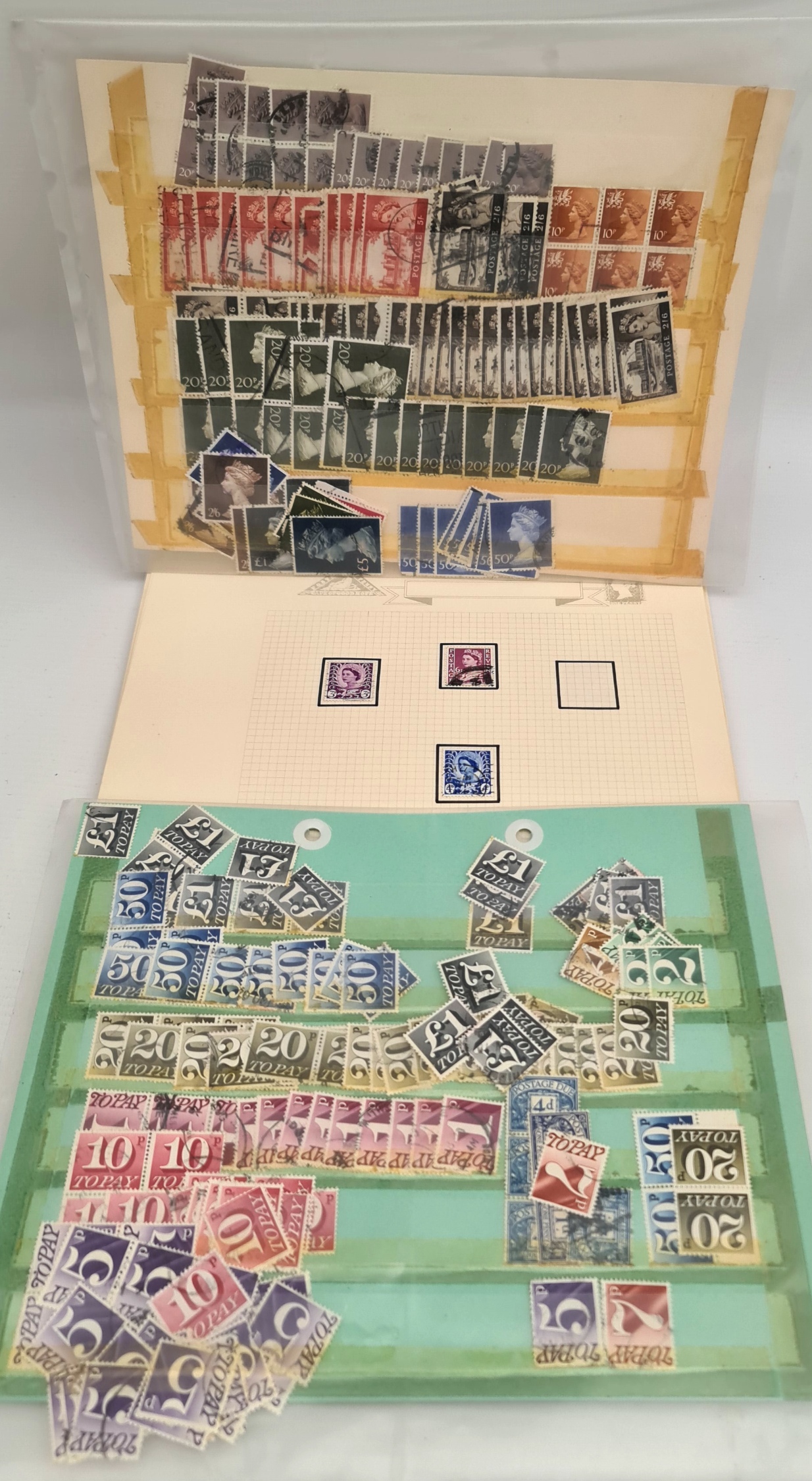 Parcel of 300 British Postage Stamps Parcel of 300 British Postage Stamps.Part of a recent Estate