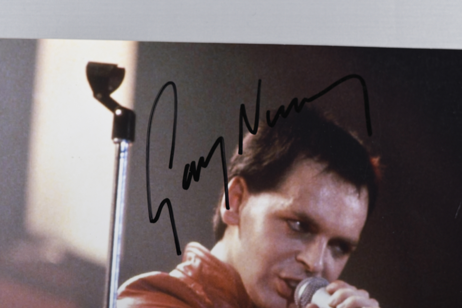 GARY NEWMAN Original signature