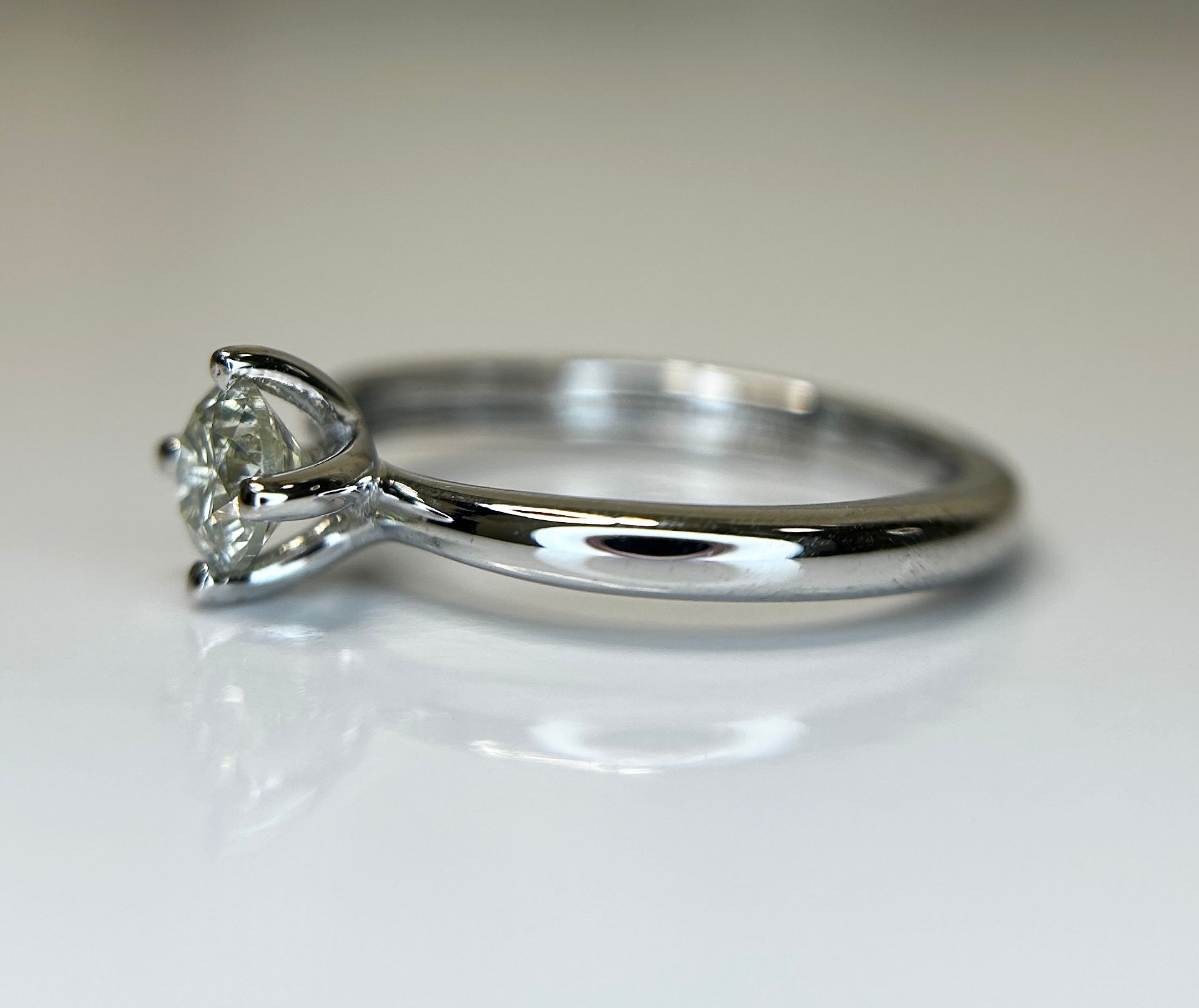 Beautiful Natural 0.42CT S1 Diamond Ring With 18k Gold