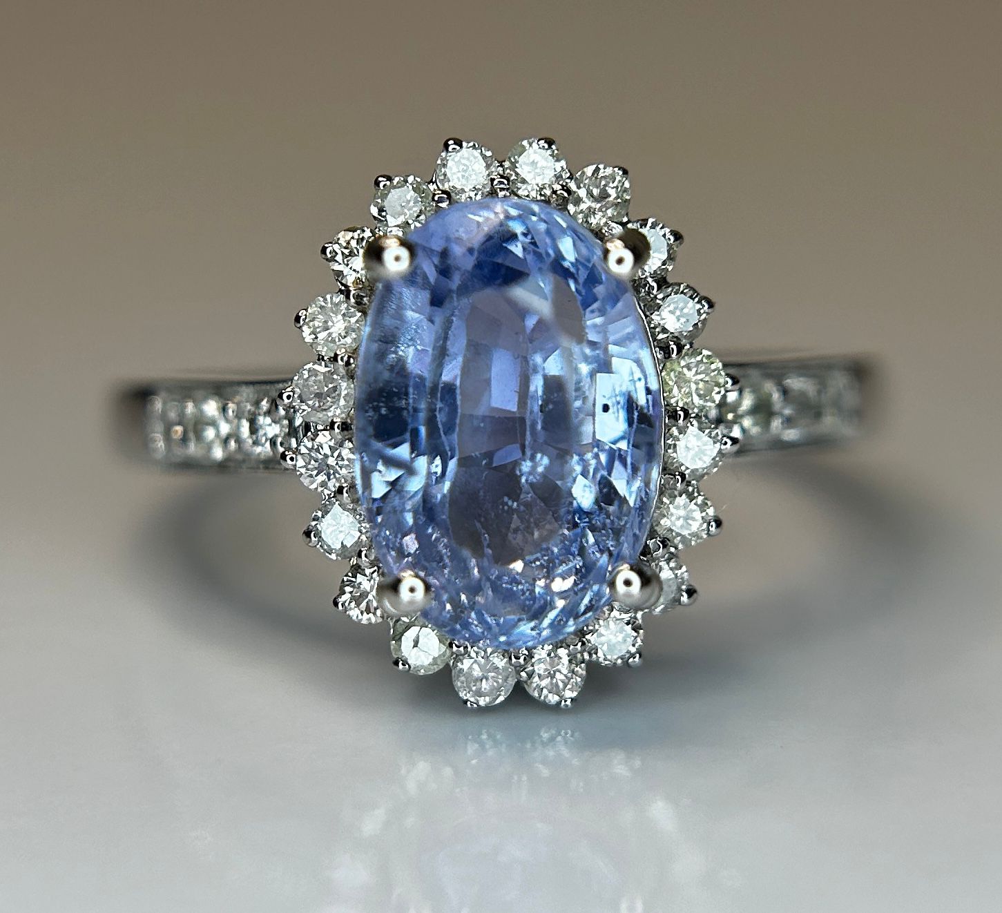 3.13 CT Unheated/Untreated Ceylon Cornflour Blue Sapphire Diamonds & 18k Gold