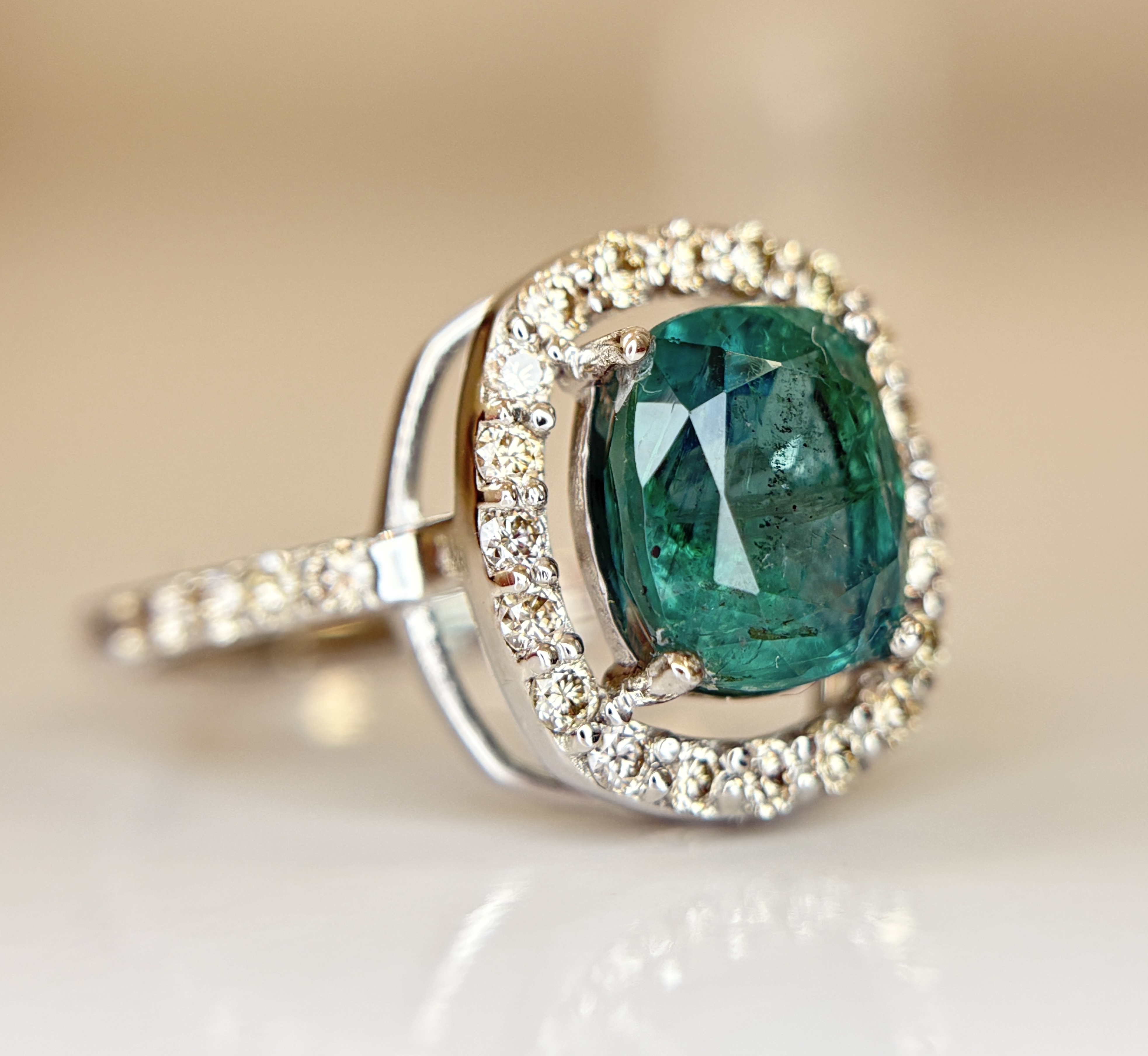 Beautiful 2.25 CT Natural Emerald Ring With Natural Diamonds & Platinum 950