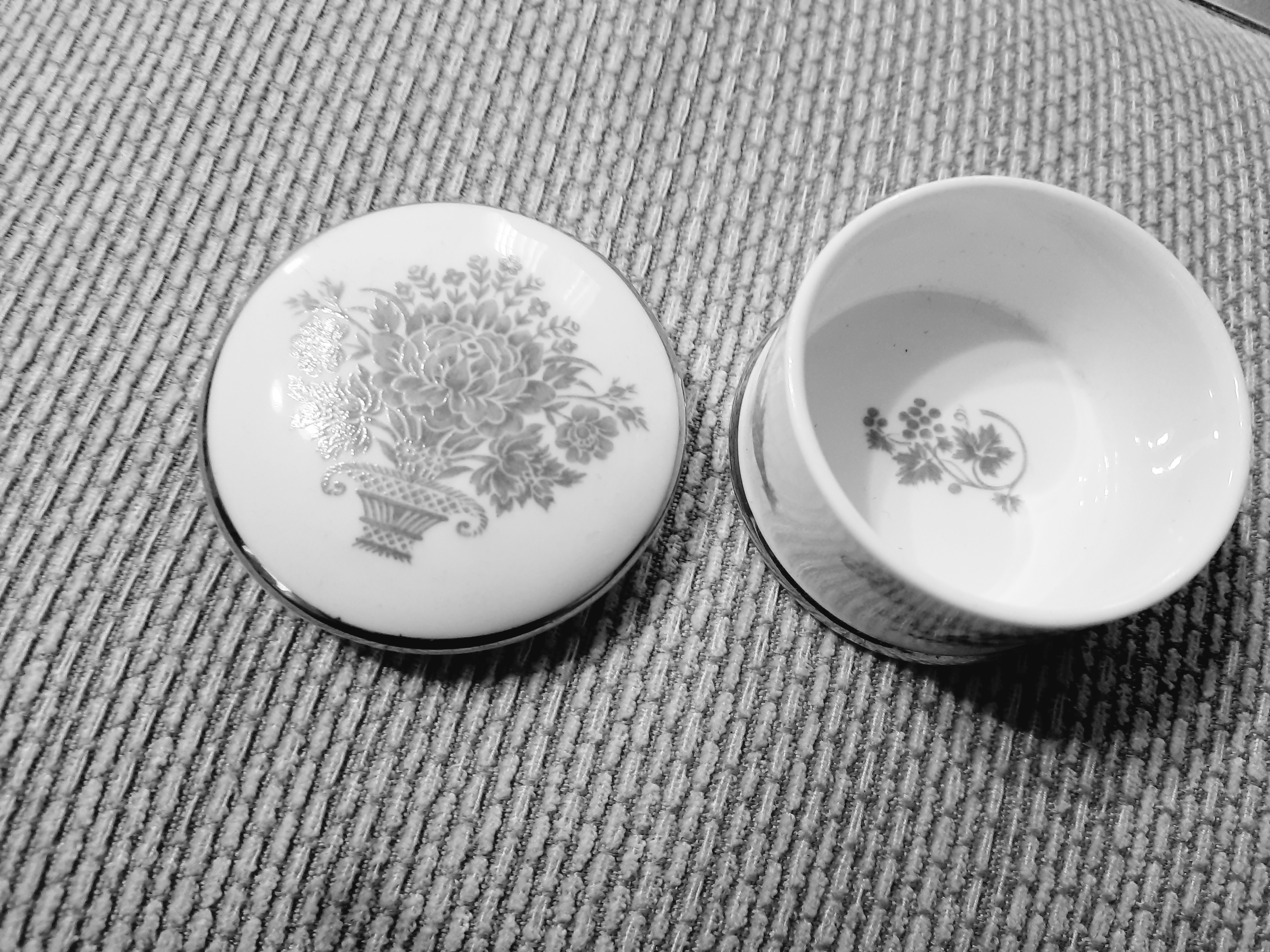 Collectible Buckingham Palace Pill/Trinket Box