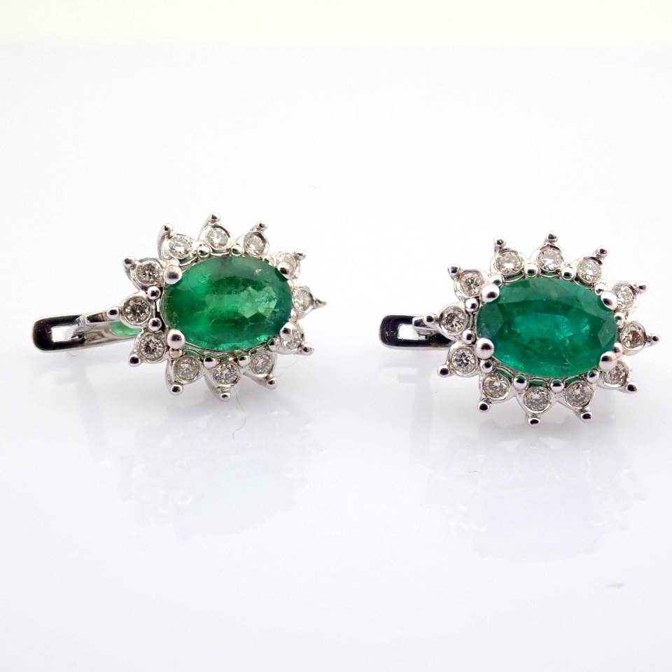 Natural Diamond 18K White Gold Earring