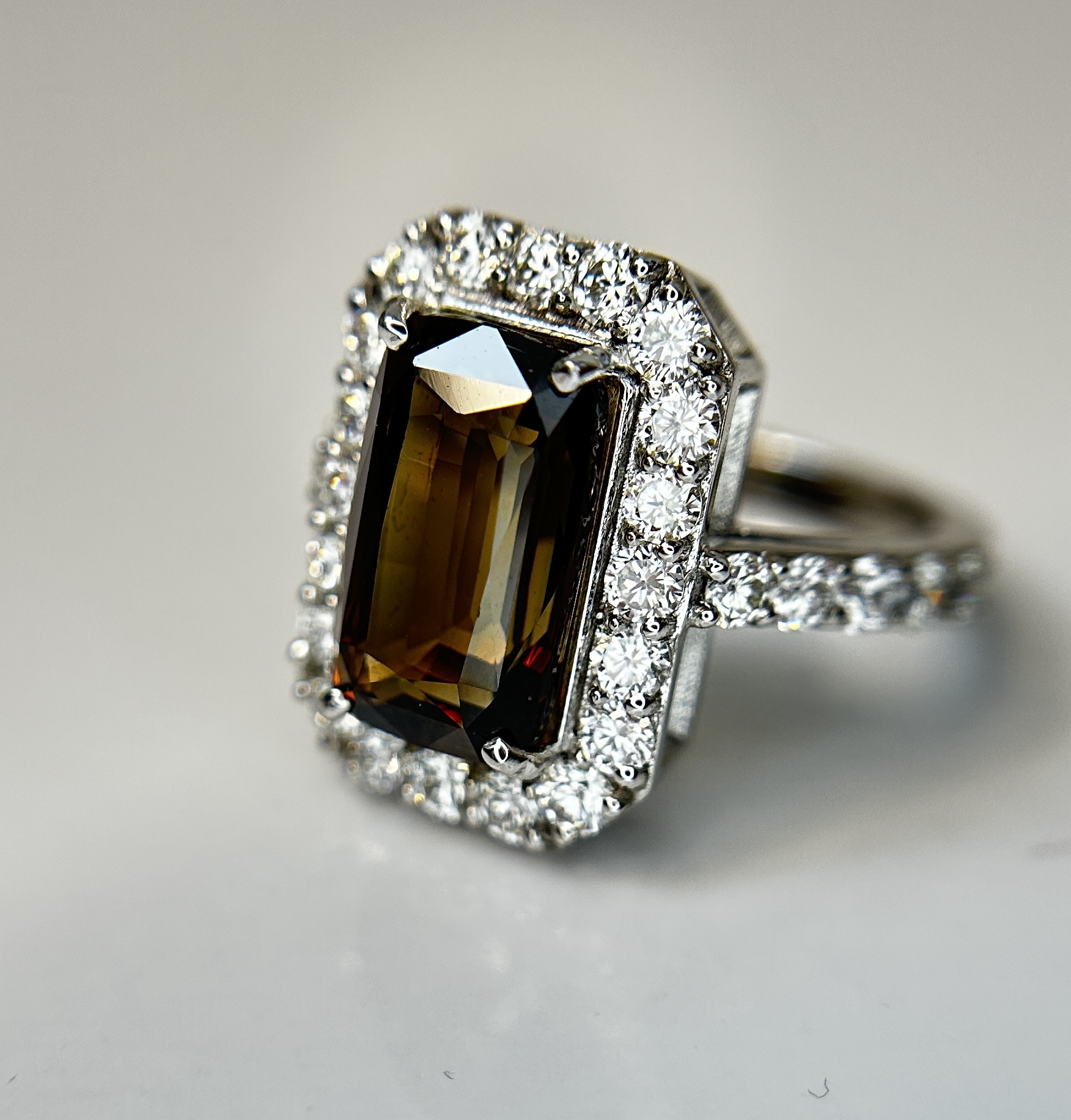 GIA Certified Natural Rare Alexandrite Ring 5.07ct With 1.38ct Diamond & 18k White Gold