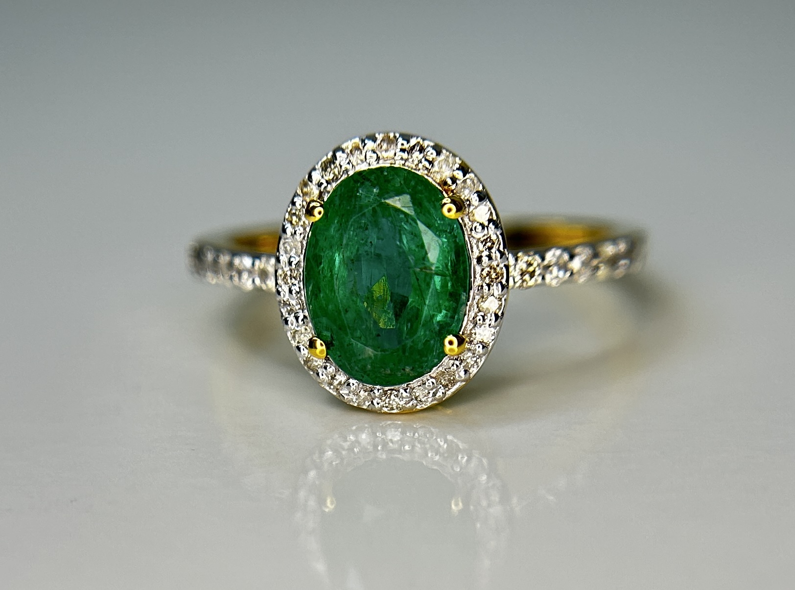Beautiful Natural Emerald 1.40 CT With Natural Diamonds & 18k Gold