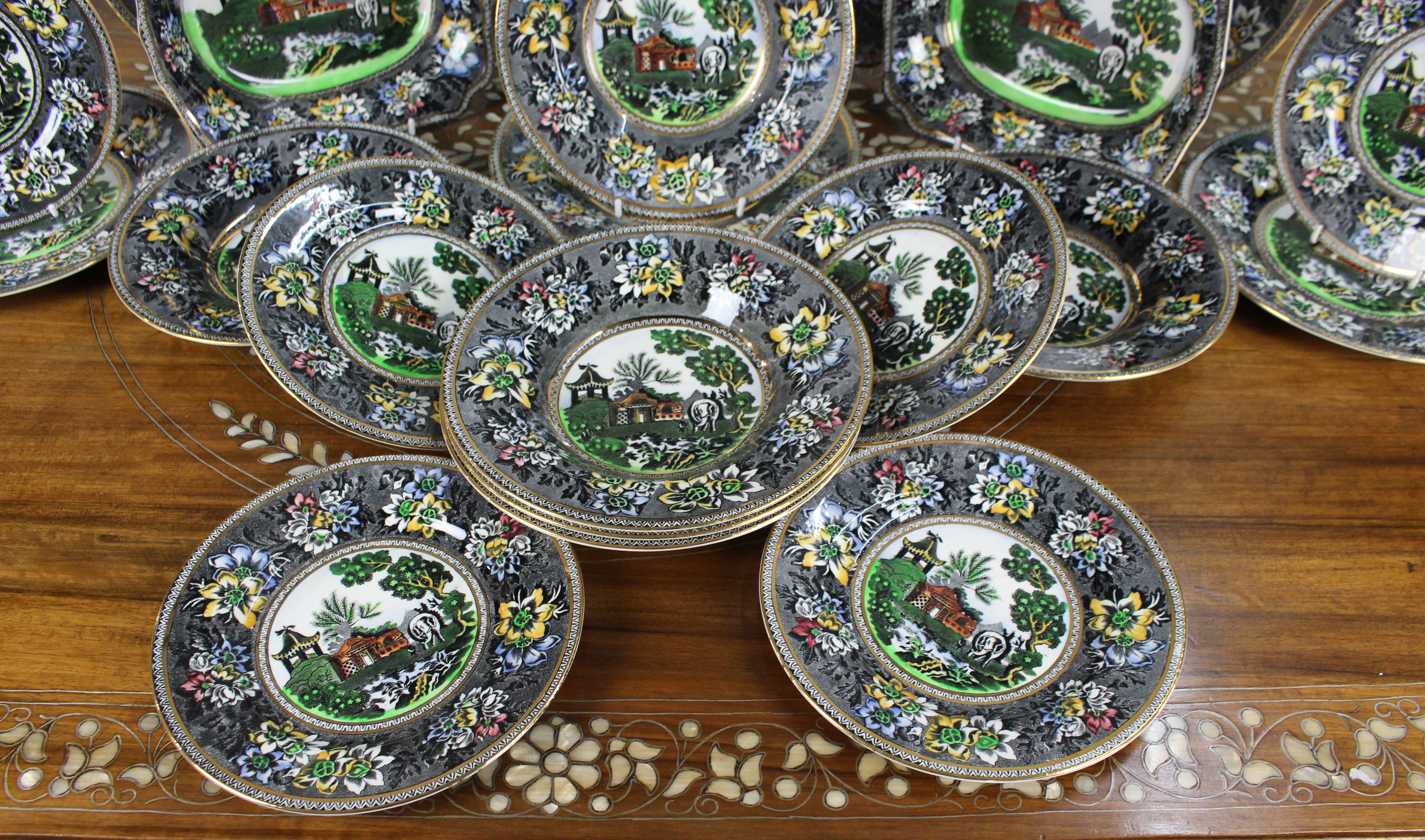 Hatterbridge Pottery Chinoiseries Rogers 20-Piece Dinner Service