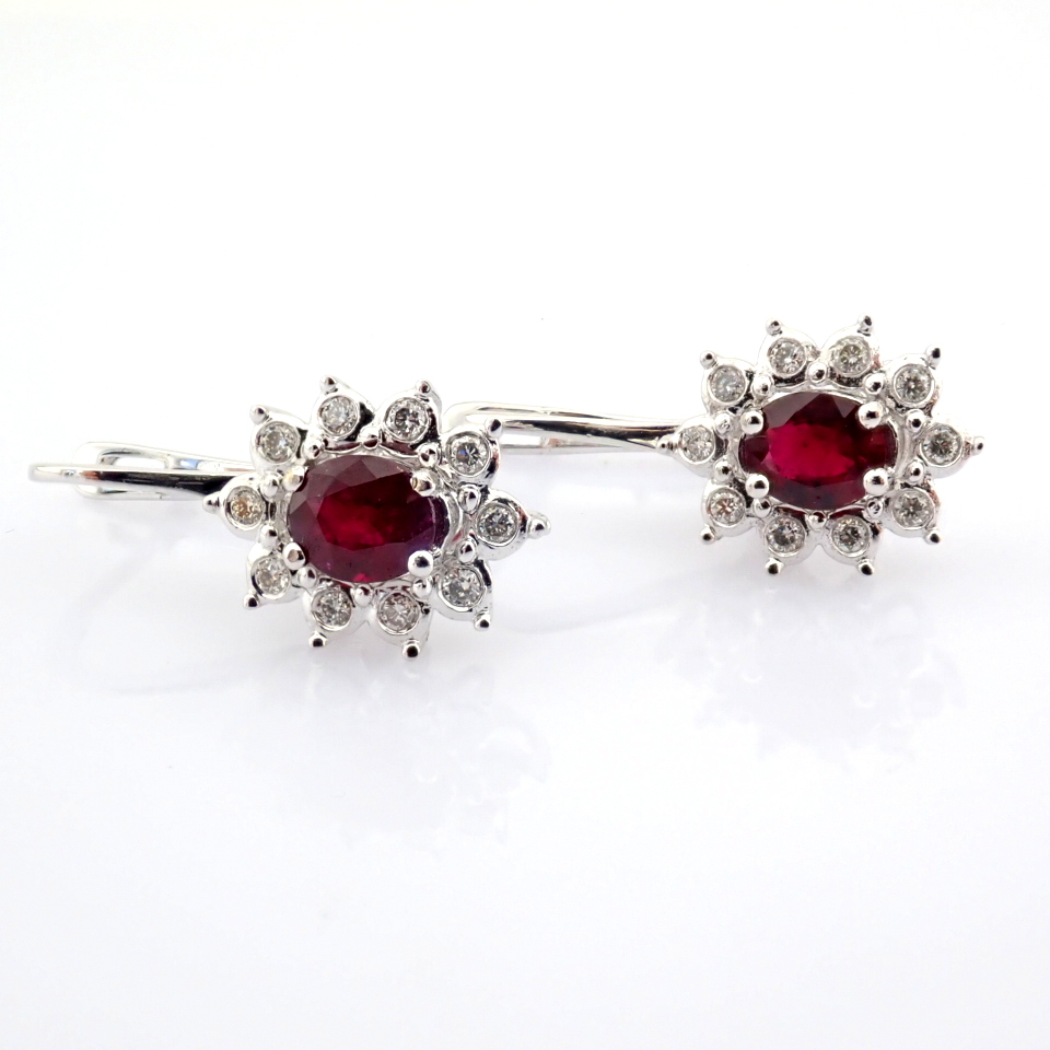 Natural Diamond 18K White Gold Earring