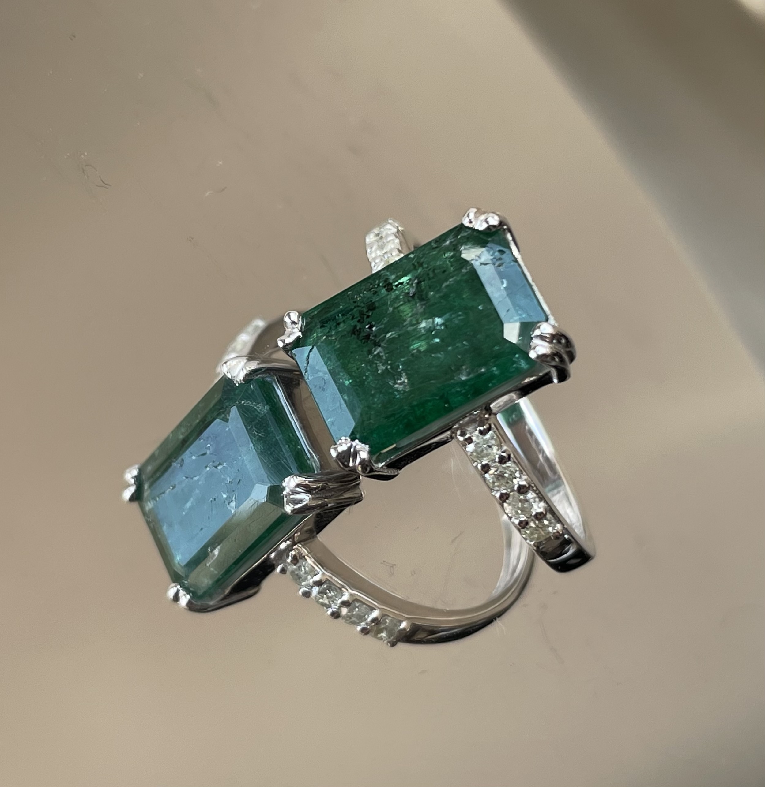 Beautiful 3.46 Carats Natural Emerald Ring Natural Diamonds & 18k Gold