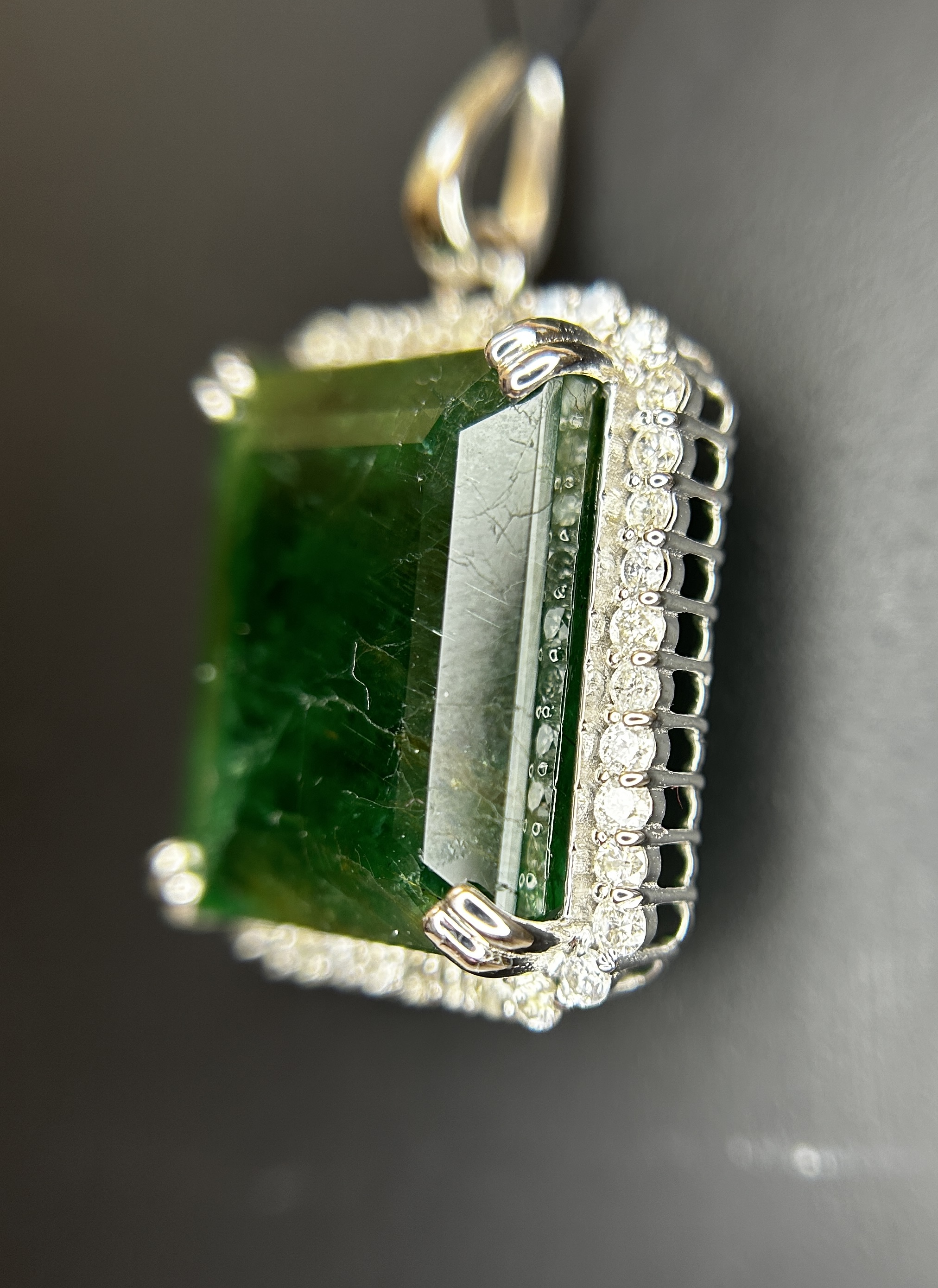 Beautiful 24.18 ct Natural Emerald With Natural Diamonds & 18k Gold