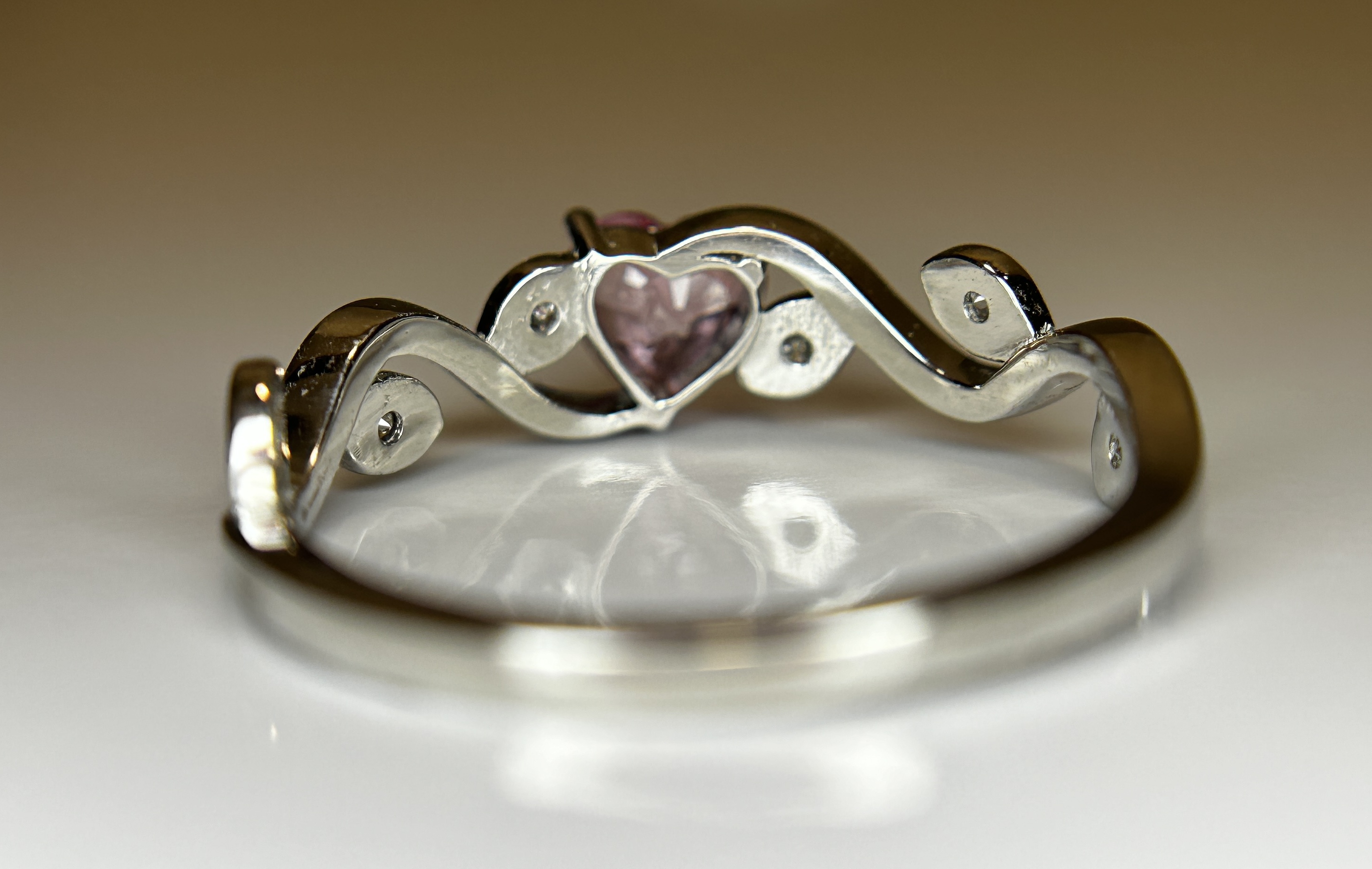 Beautiful 0.48ct Heart Shape Unheated Ceylon Pink Sapphire Diamonds & 950 Platinum