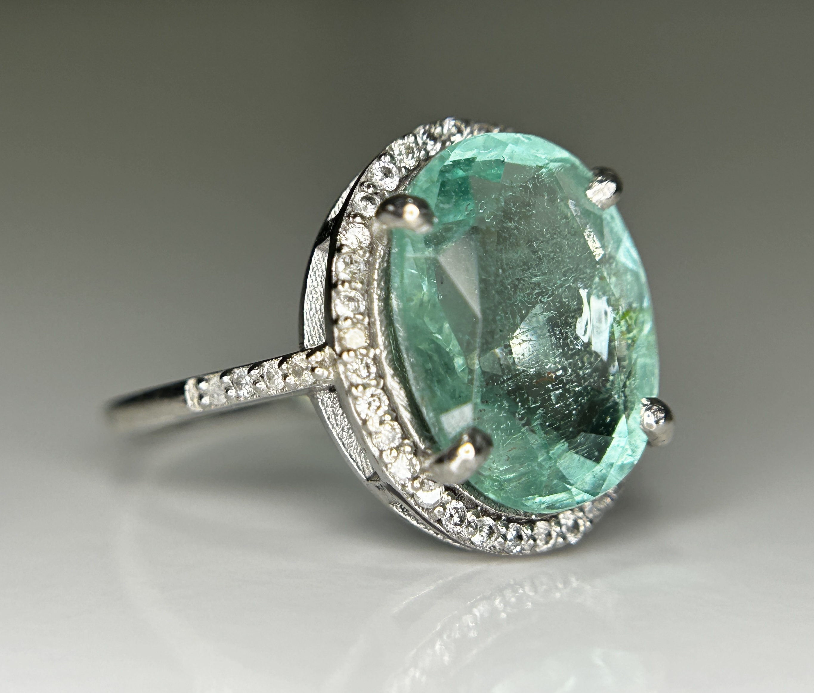 Beautiful 4.15CT Untreated Natural Columbian Emerald Ring, Diamonds & 18k Gold