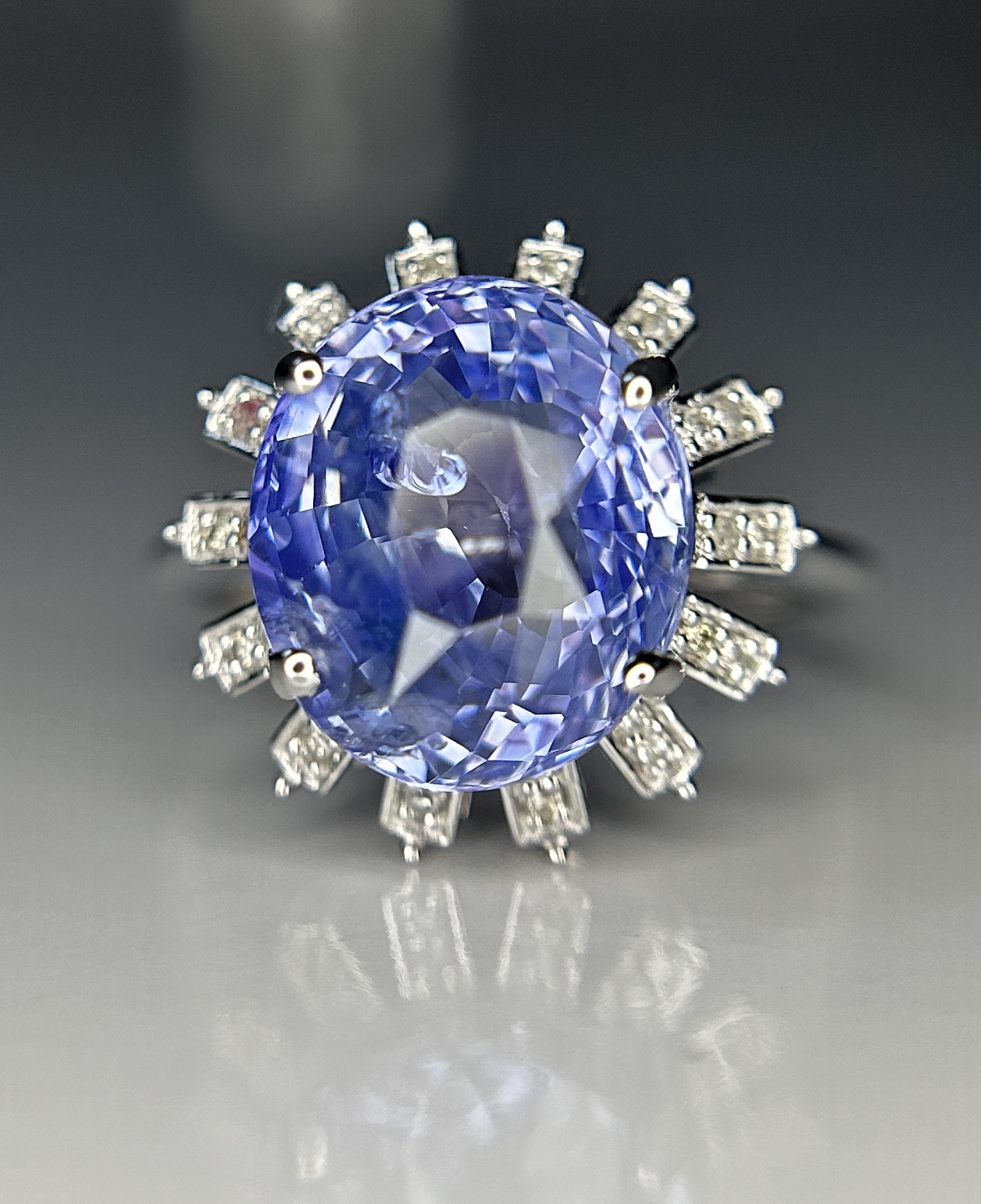 Beautiful 7.90CT Unheated Ceylon Blue Sapphire With Natural Diamonds & 18k Gold