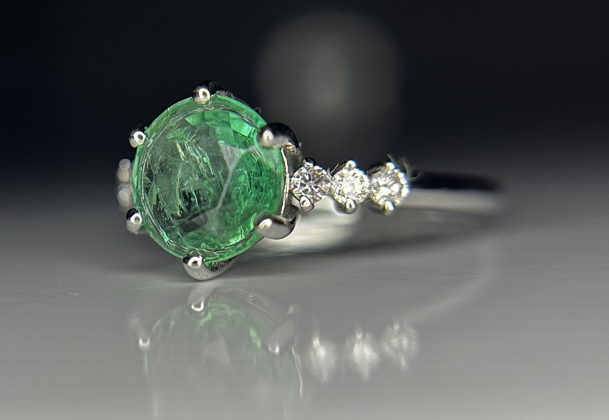 Beautiful 1.36 ct Natural Emerald With Natural Diamonds & 18k Gold
