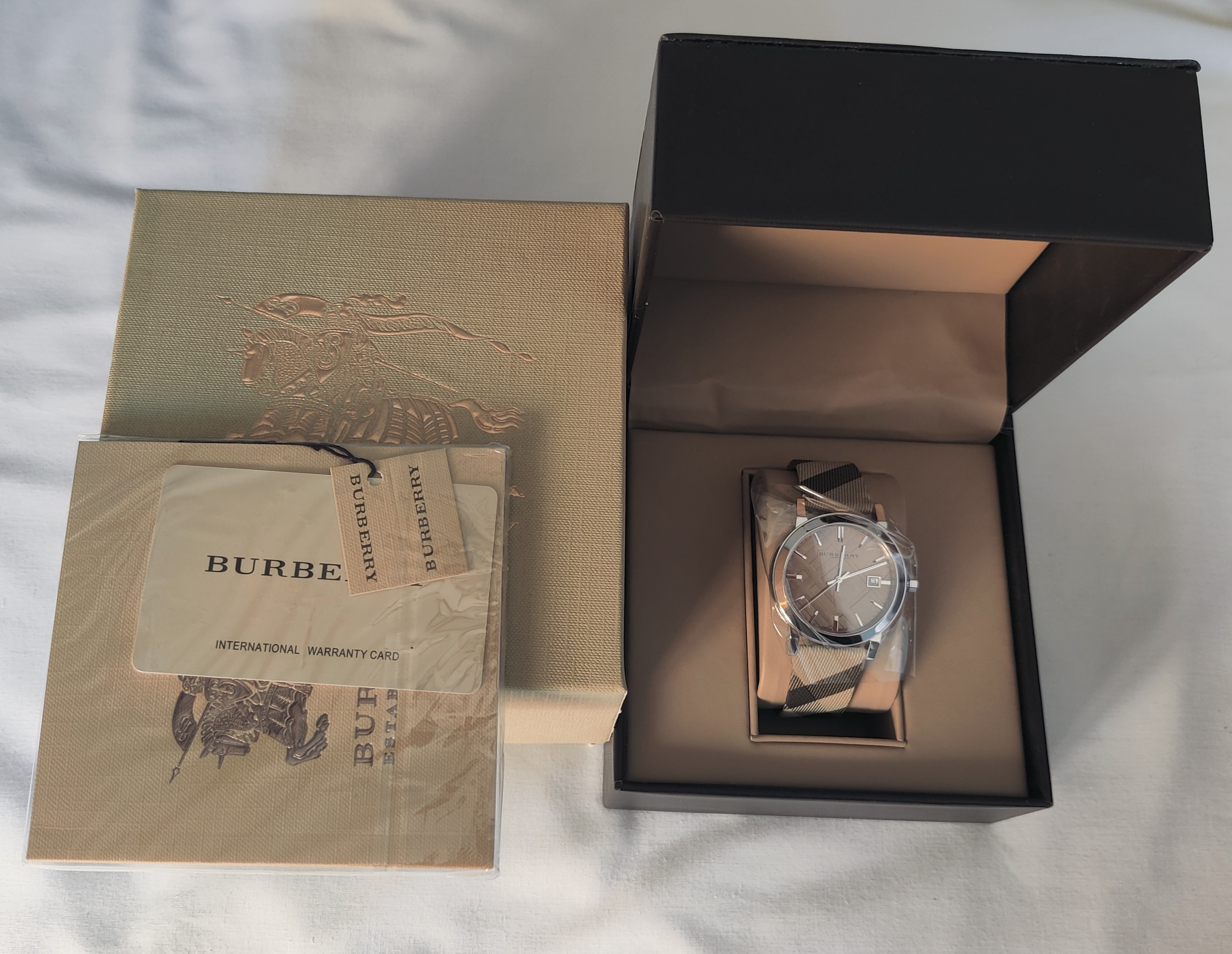Burberry BU9023 Unisex Watch