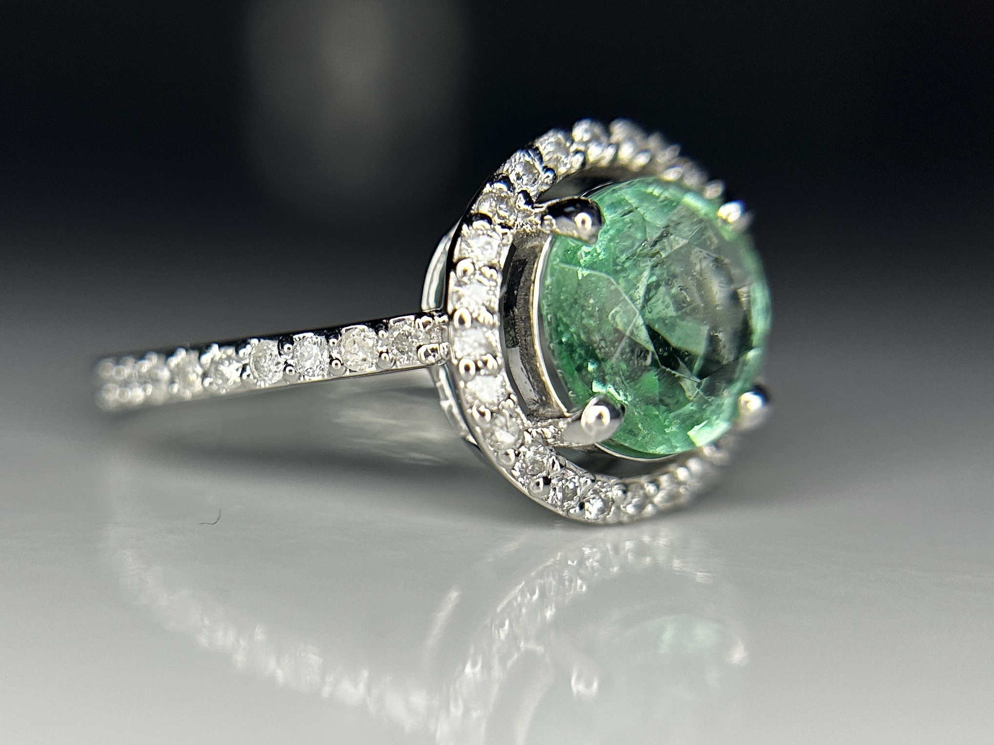Beautiful 2.07 ct Natural Emerald With Natural Diamonds & 18k Gold