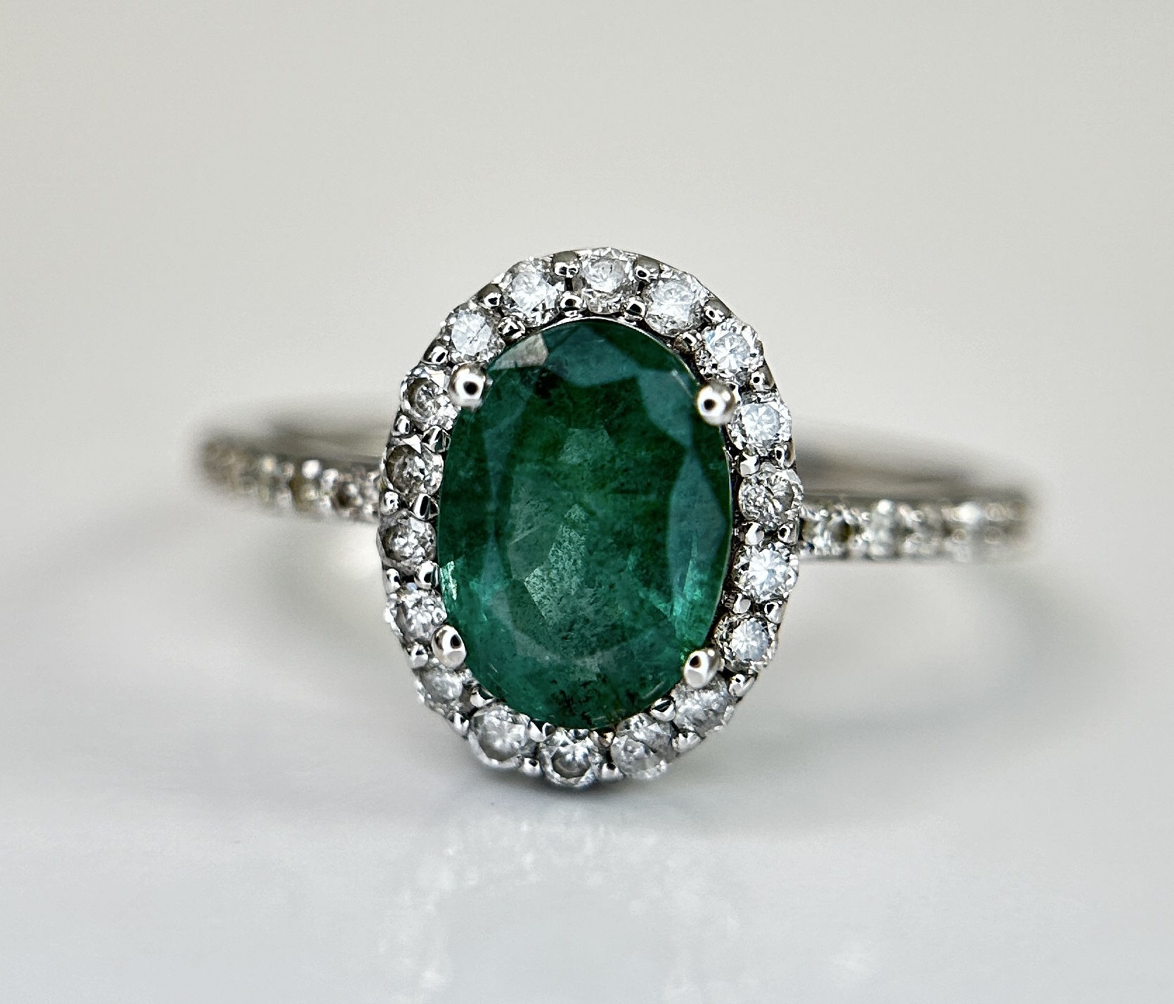 Beautiful Natural Emerald 1.22CT With Natural Diamonds & 18k Gold
