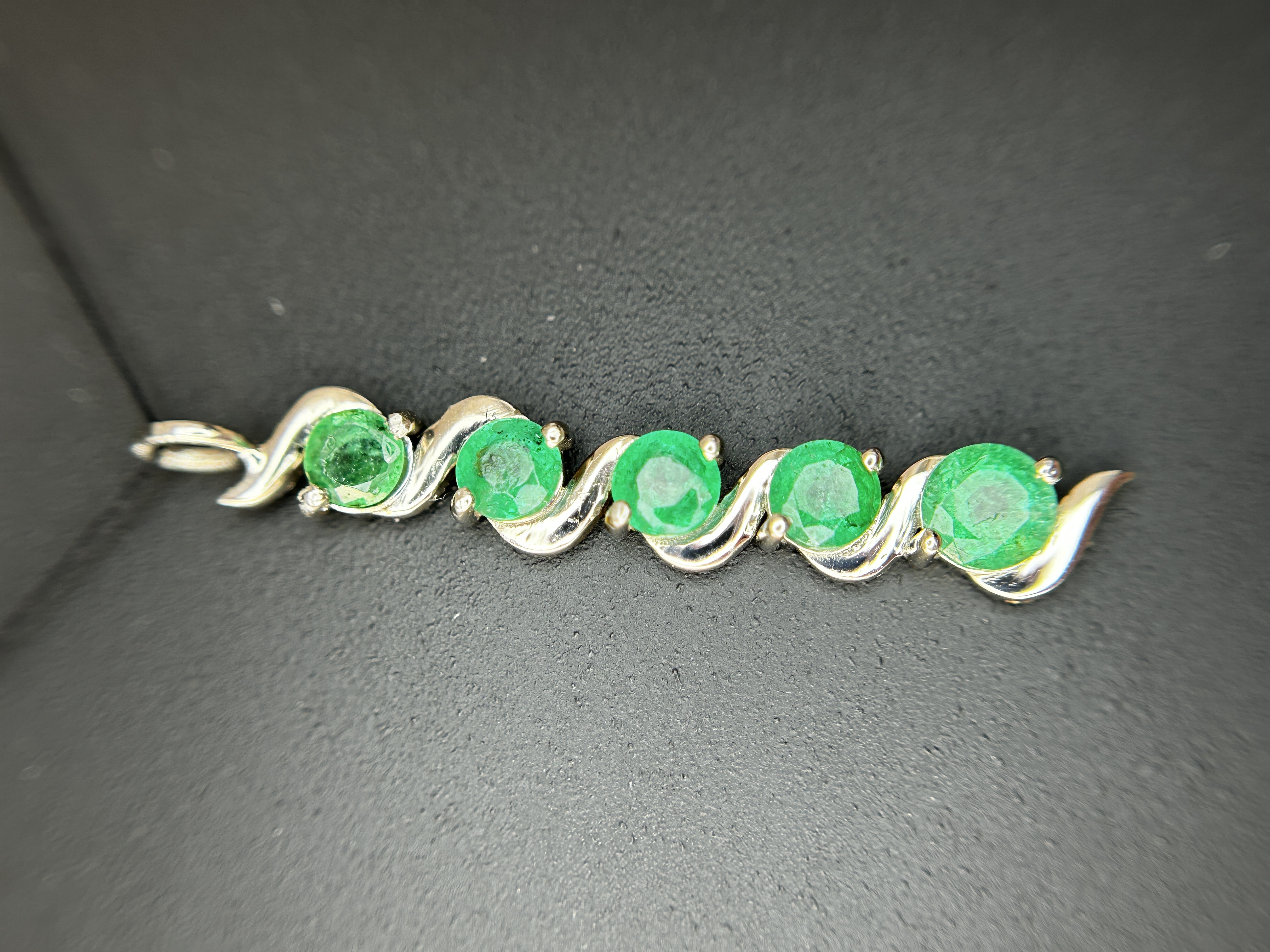 Beautiful 1.17ct Natural Emerald Pendant With Platinum 950