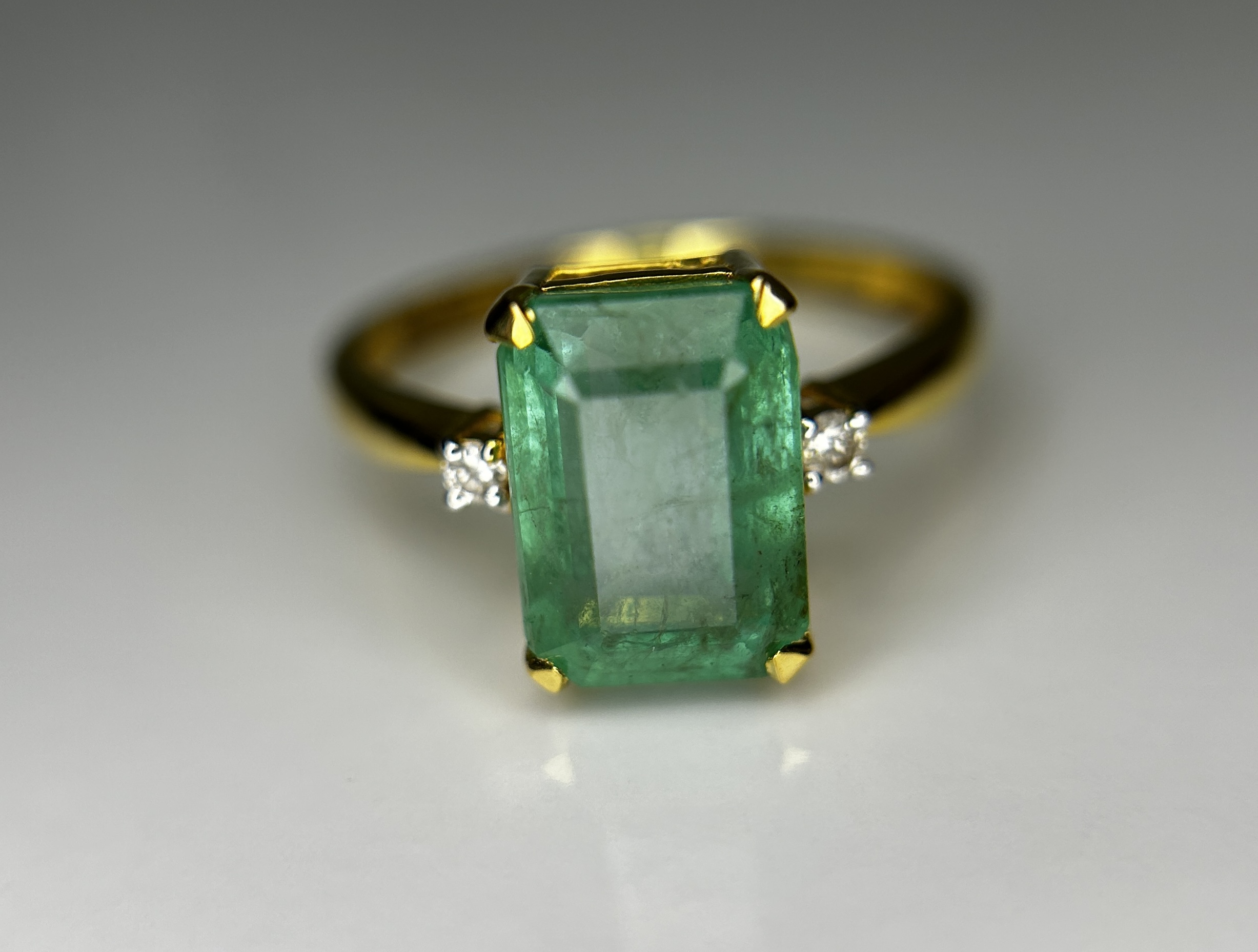 Beautiful Natural Emerald 3.51 CT With Natural Diamonds & 18k Gold