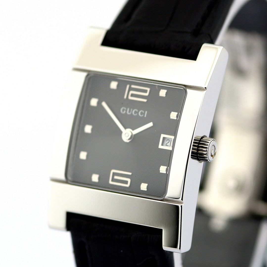 Gucci / 7700L Date Dial - (Unworn) Unisex Steel Wrist Watch