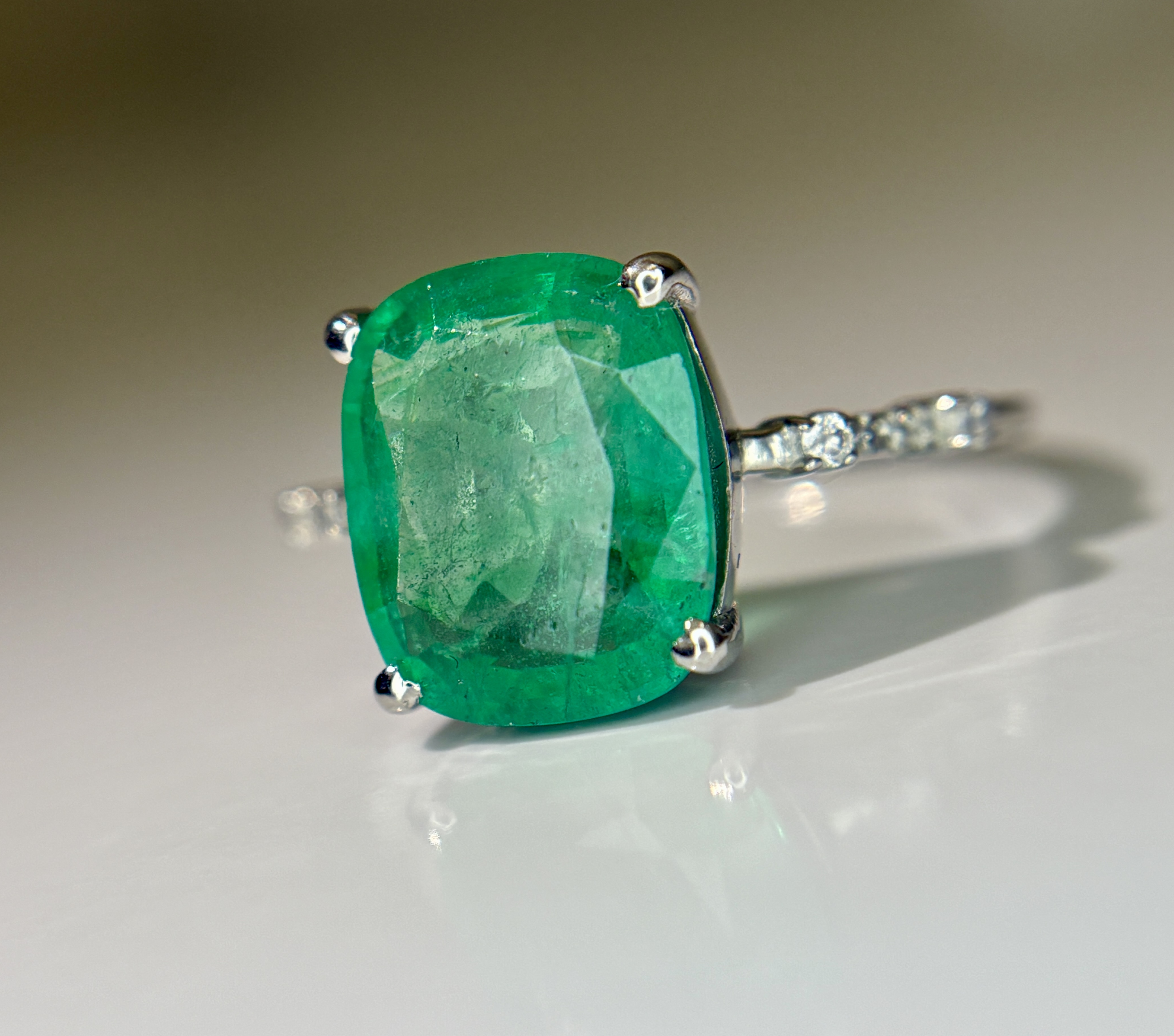 Beautiful 3.40 CT Natural Emerald Ring With Natural Diamonds & Platinum 950